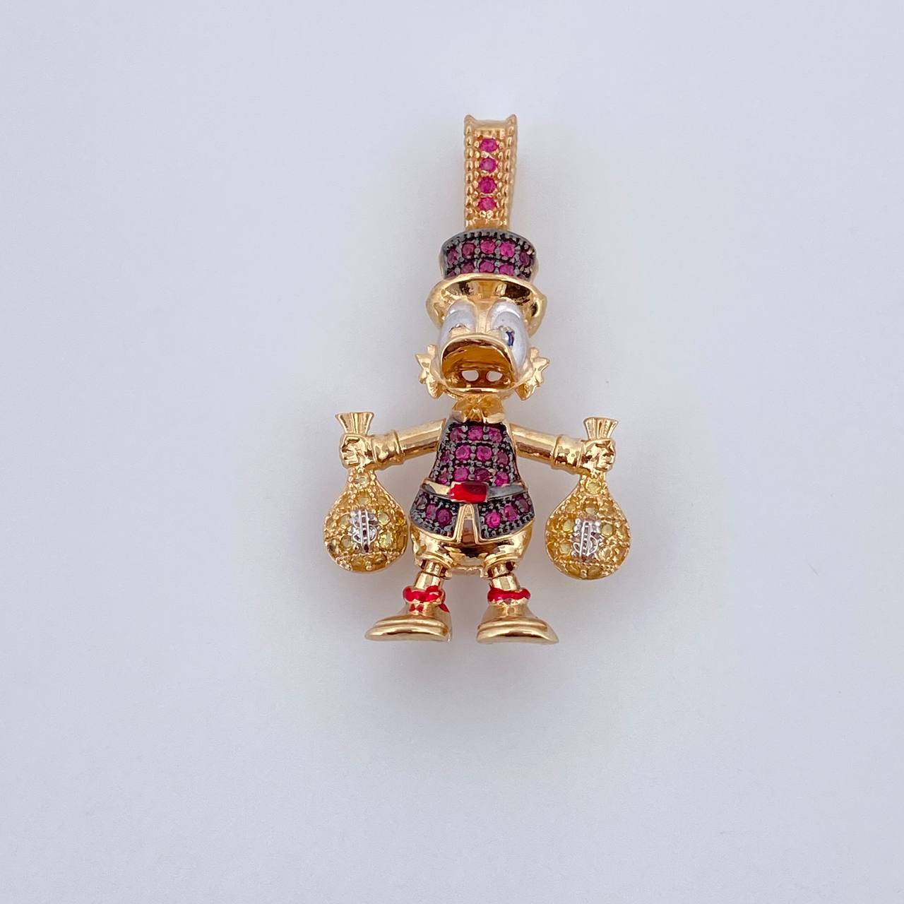 Dije Pato Bolsas Dinero 6.05gr / 3.5cm / Circones Fucsias Amarillos Azules Tres Oros 18K &