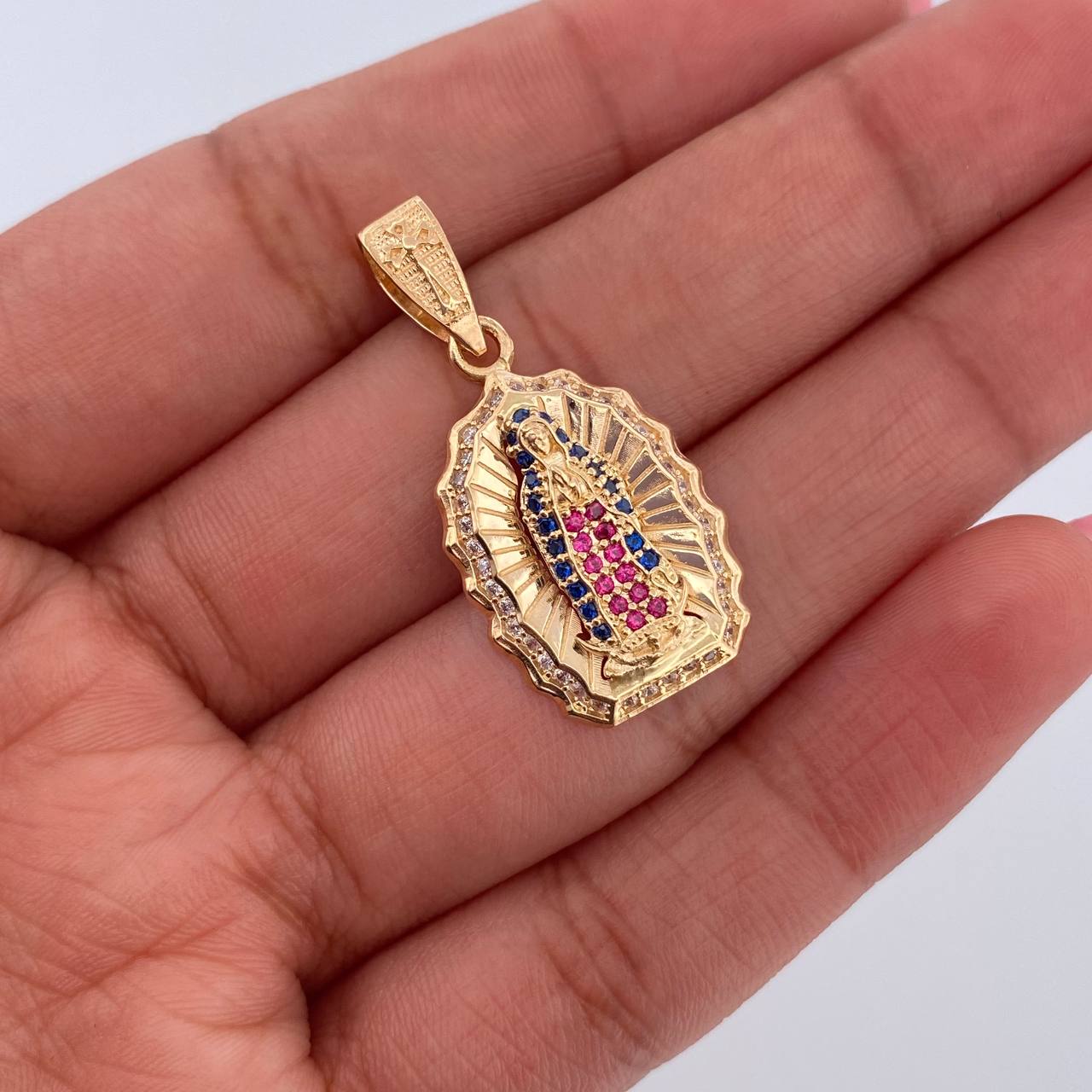 Dije Virgen Guadalupe 3.35gr / 3cm / Circones Fucsias Azules Blancos Oro Amarillo 18K &