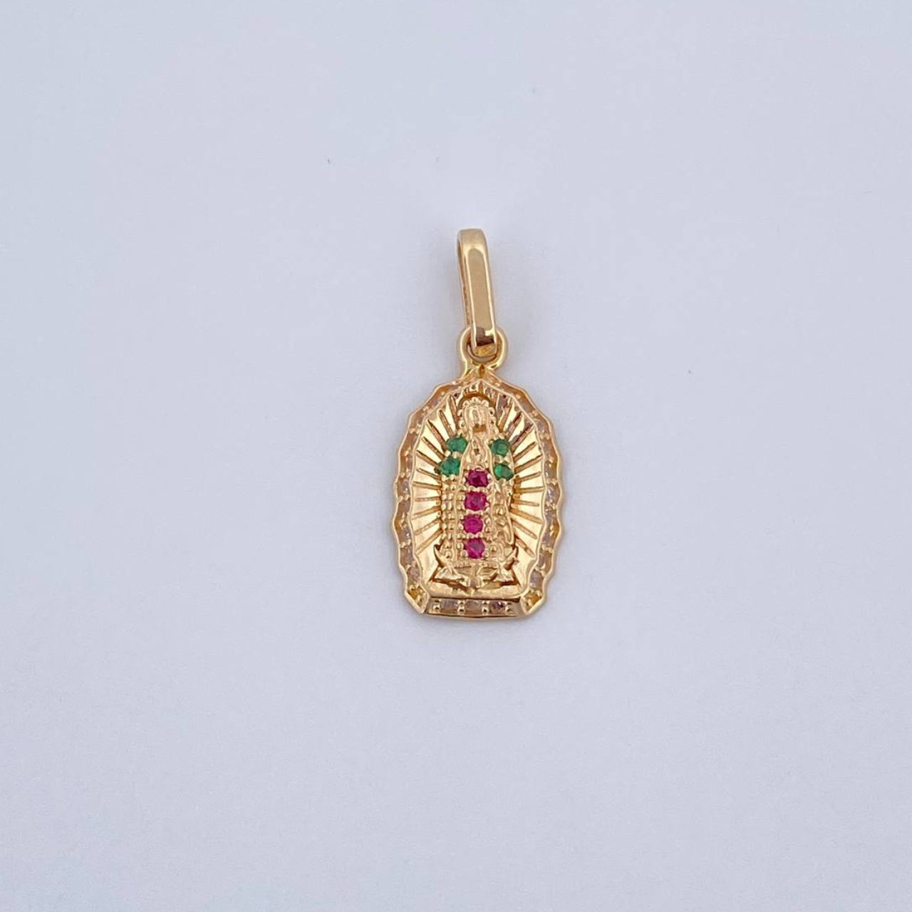 Dije Virgen Guadalupe 1.25gr / 2.1cm / Circones Fucsias Verdes Blancos Oro Amarillo 18K &