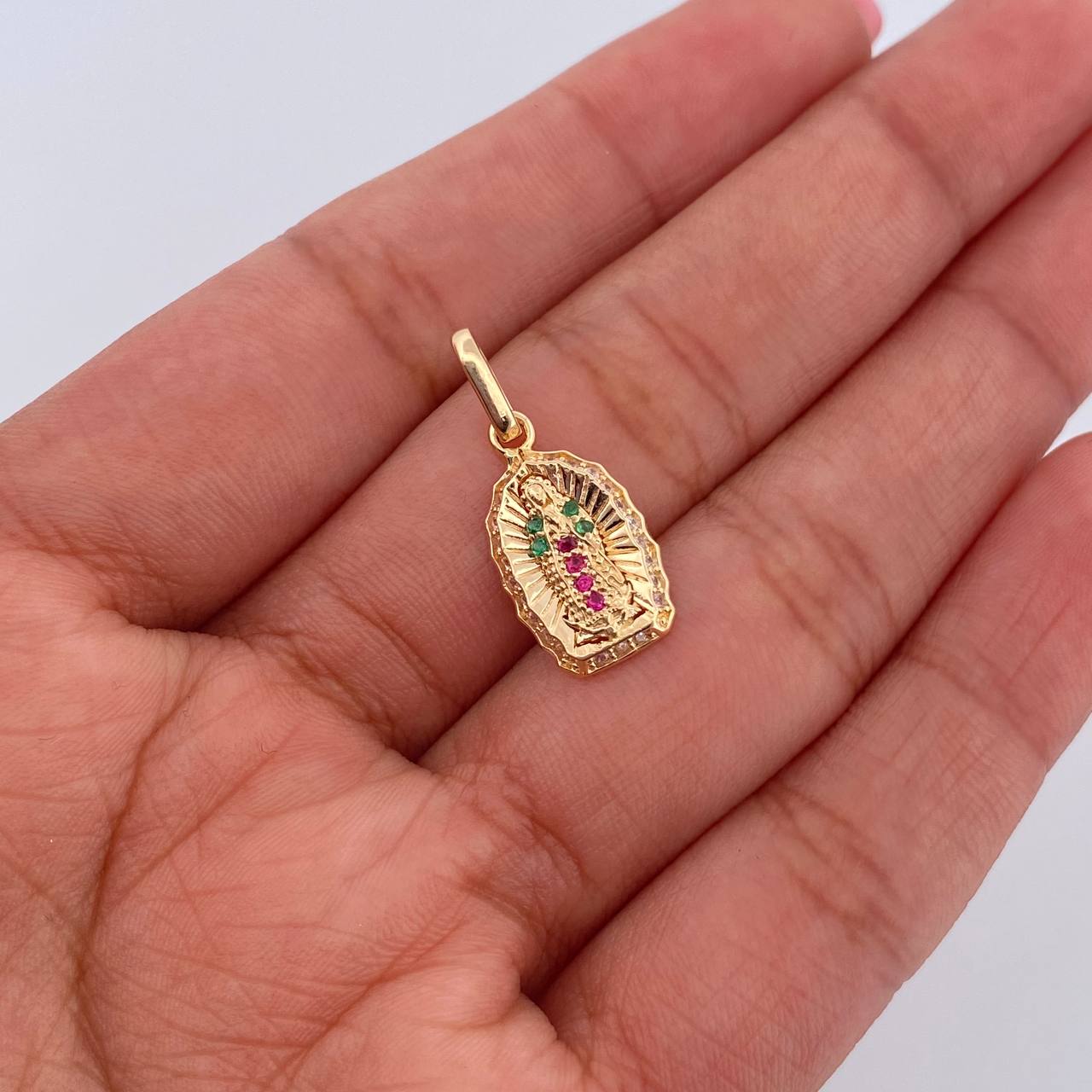 Dije Virgen Guadalupe 1.2gr / 2.1cm / Circones Fucsias Verdes Blancos Oro Amarillo 18K &