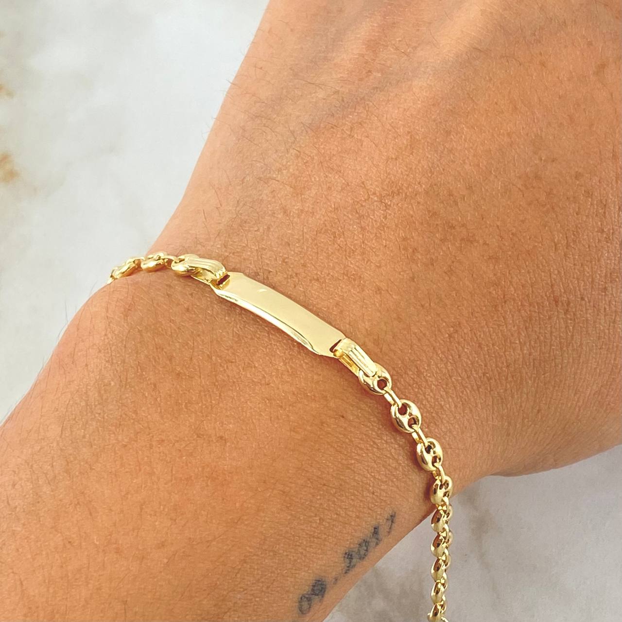 Pulso Bebé GC Placa Bordeada 1.85gr / 13cm / Oro 18K