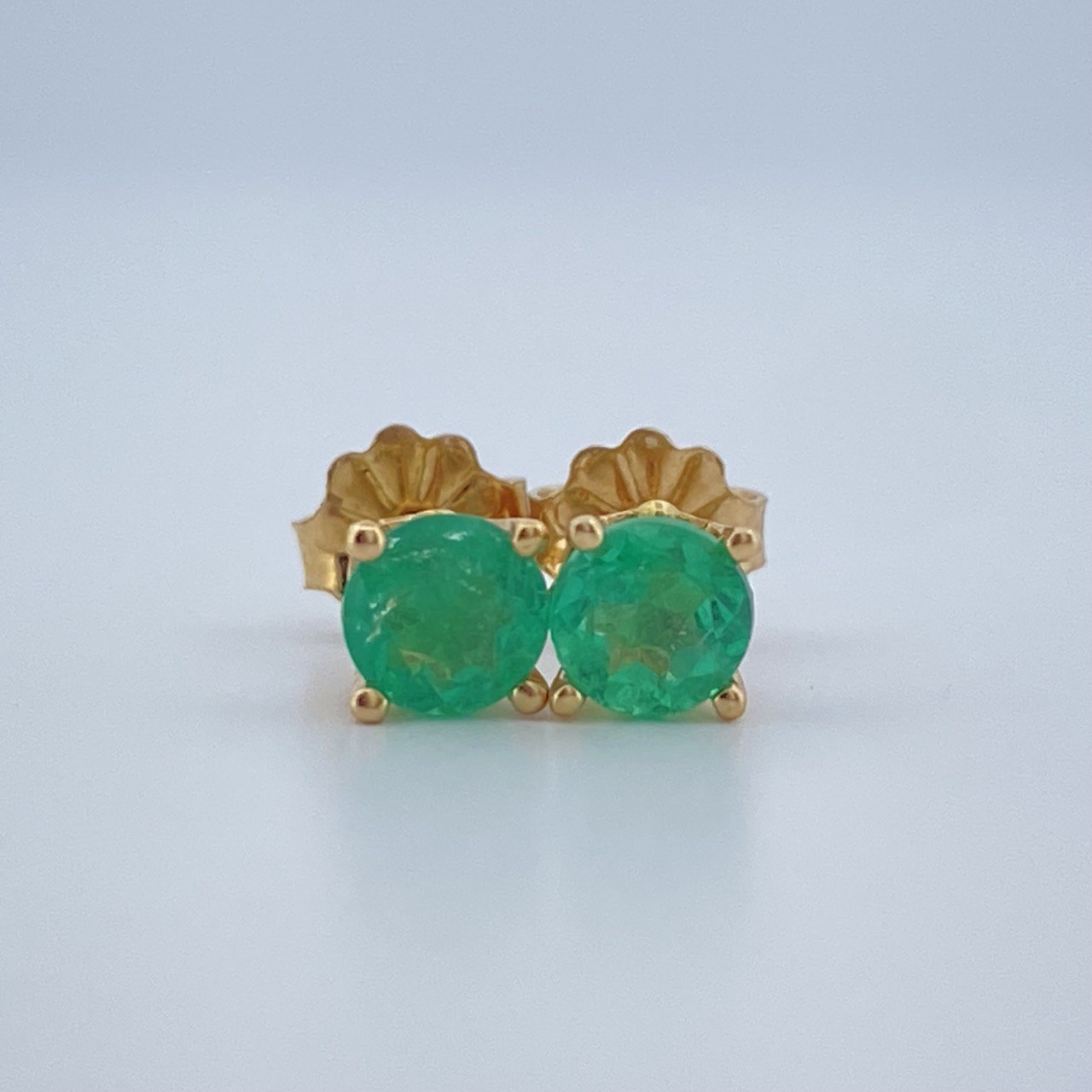 Topos Cuatro Garras Esmeralda 1gr / Oro Amarillo 18K +