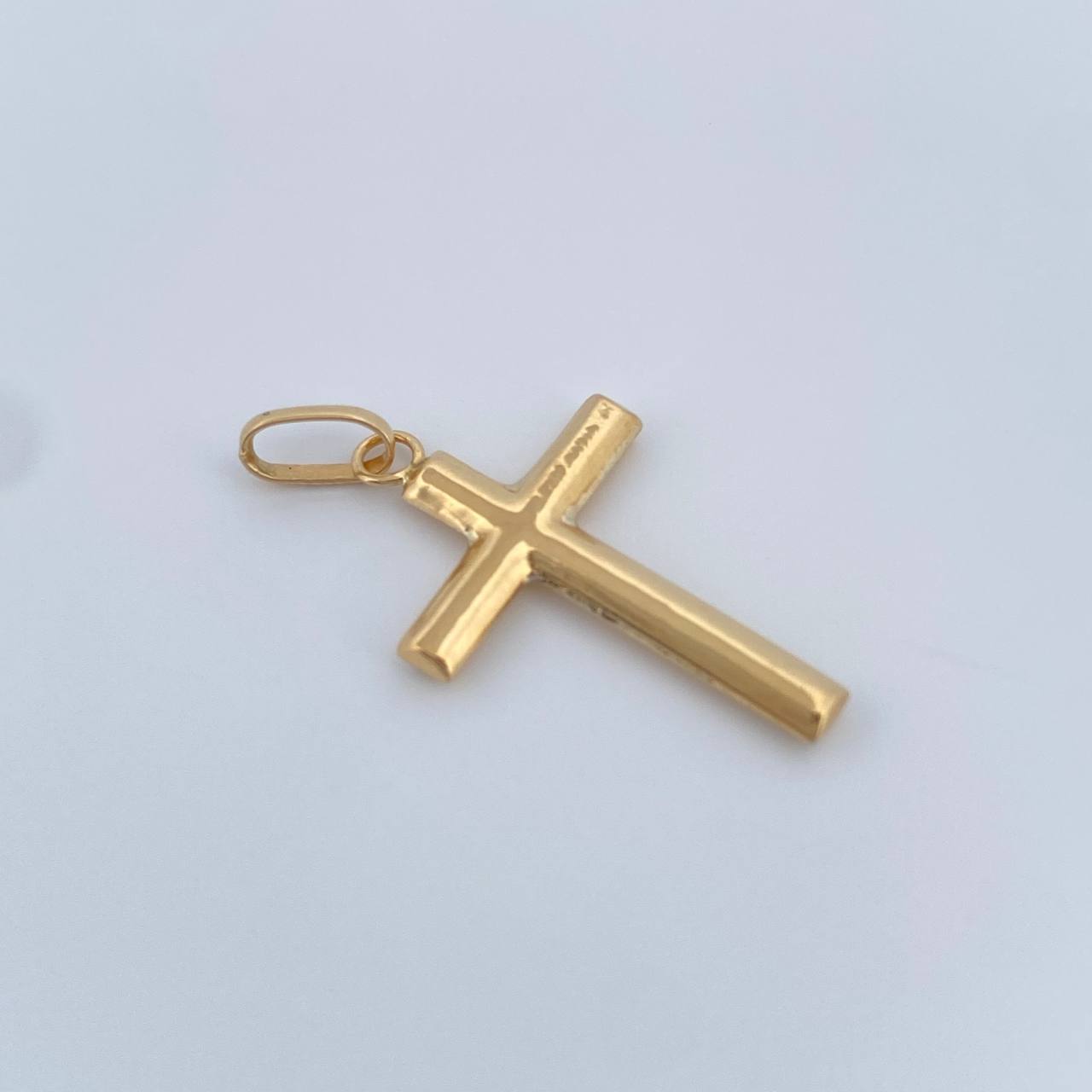 Dije Cruz Plana 0.7gr / 2.8cm / Oro Amarillo 18K &