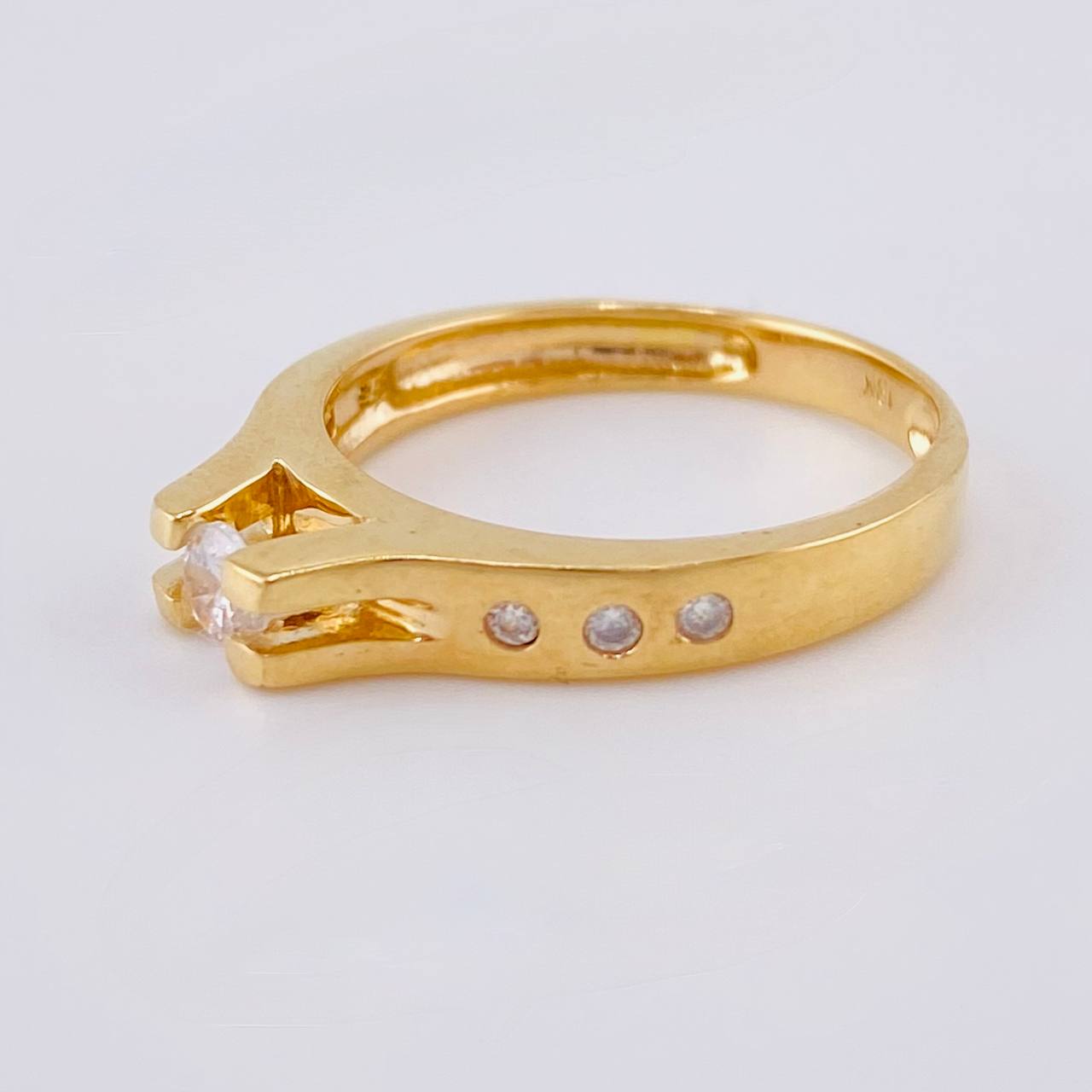 Anillo Solitario Esencia Dorada 3.35 g / T6 1/2 Oro Amarillo 18K