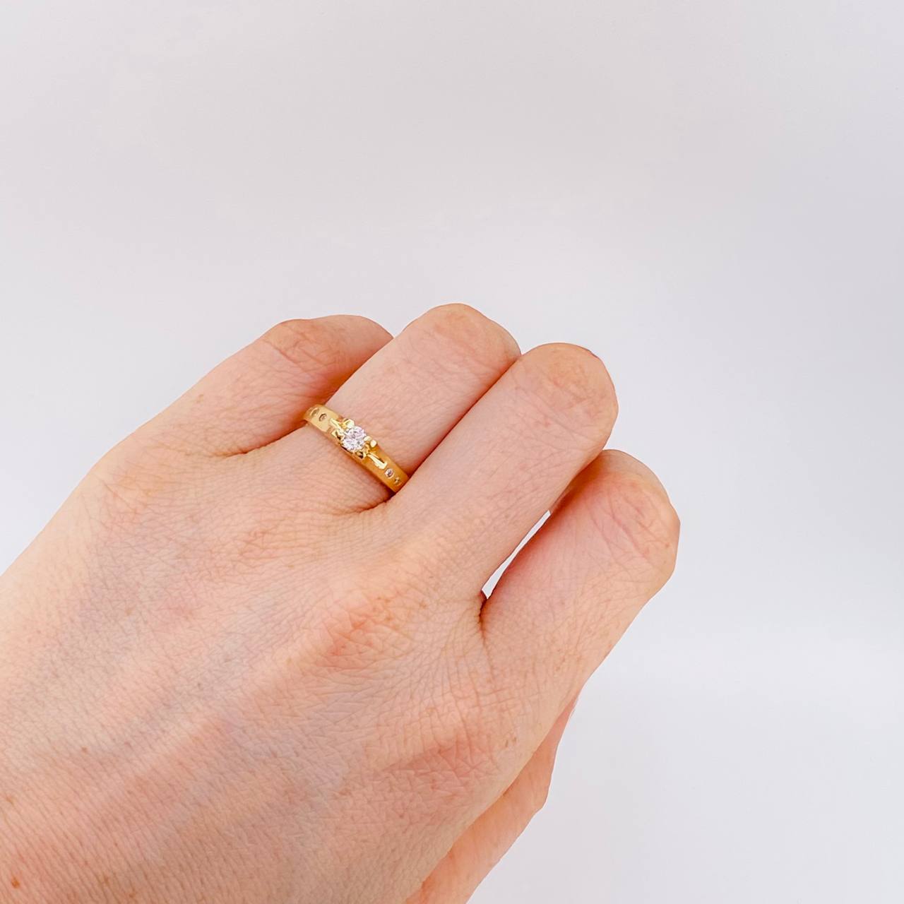 Anillo Solitario Esencia Dorada 3.35 g / T6 1/2 Oro Amarillo 18K