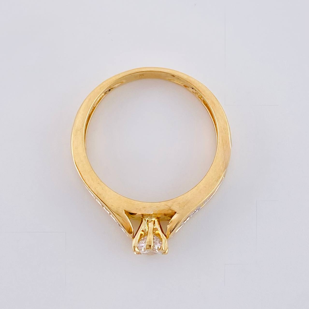 Anillo Solitario Puente 3.5 g / T6 Oro Amarillo 18K