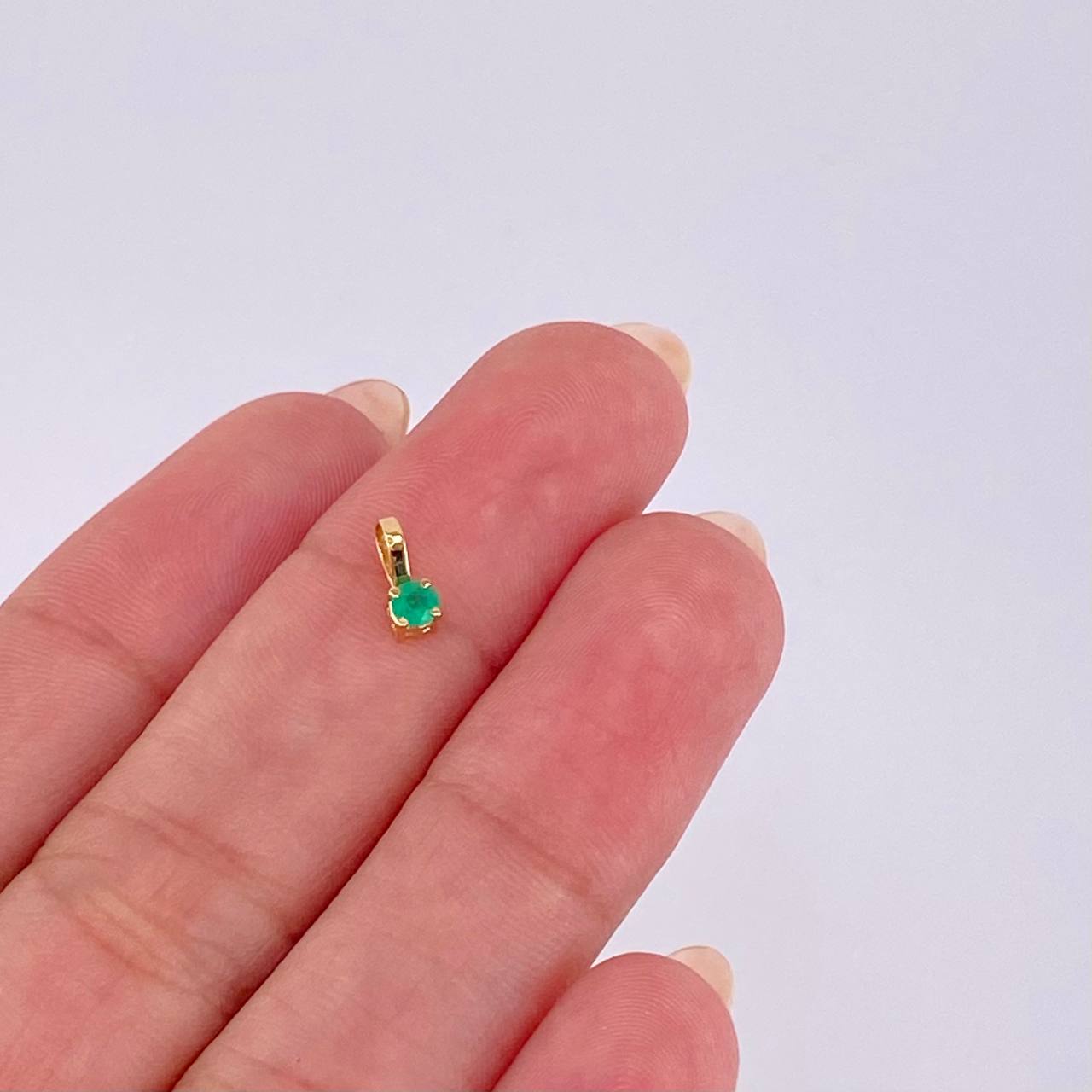 Dije Piedra Esmeralda 9Pts 0.2 g / 1.7 cm Oro Amarillo 18K