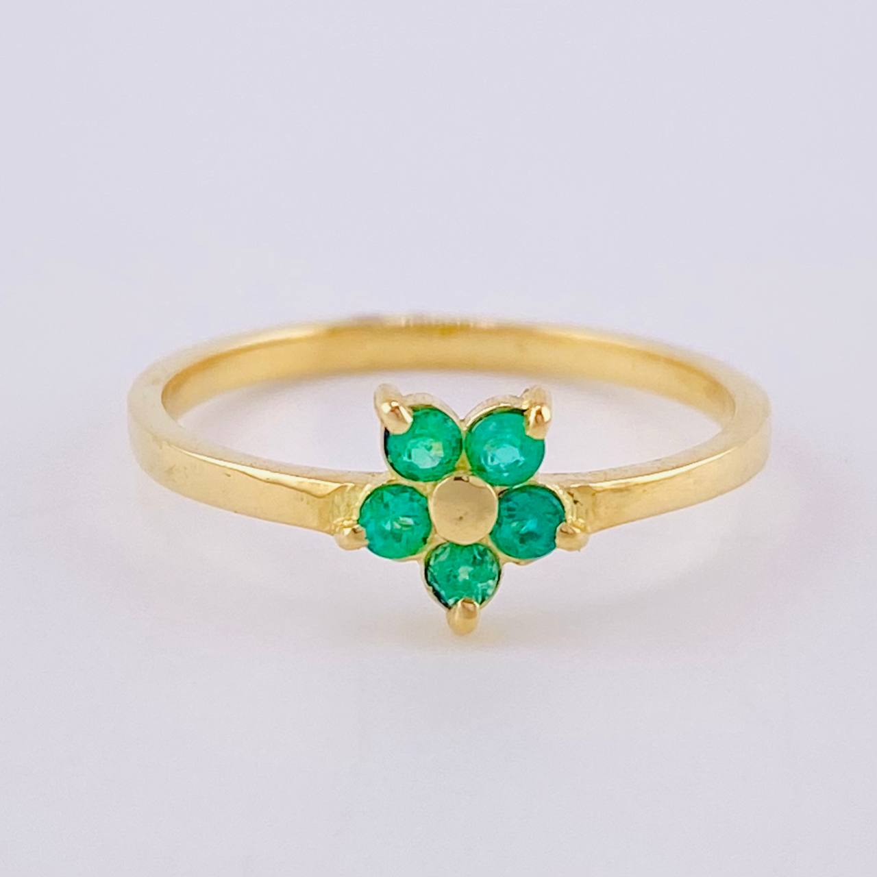 Anillo Flor Esmeraldas 20Pts 1.5 g / T5 1/2 Oro Amarillo 18K