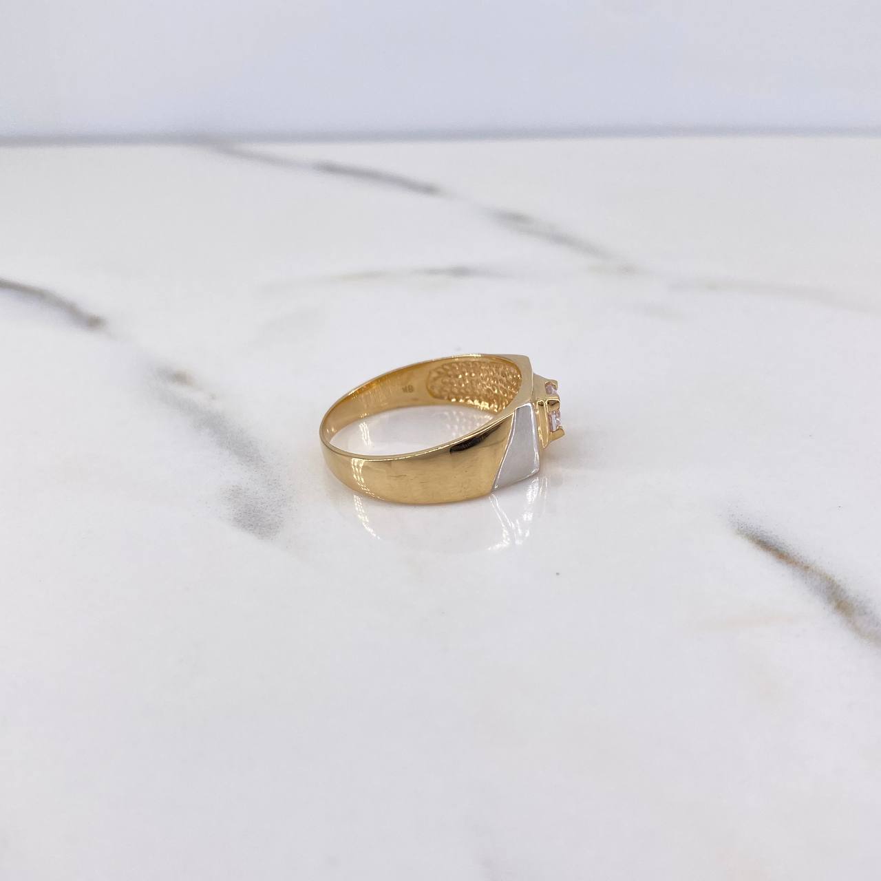 Anillo Cuadrado 4.6gr / T9 3/4 / Circon Blanco Dos Oros Amarillo Blanco 18K $