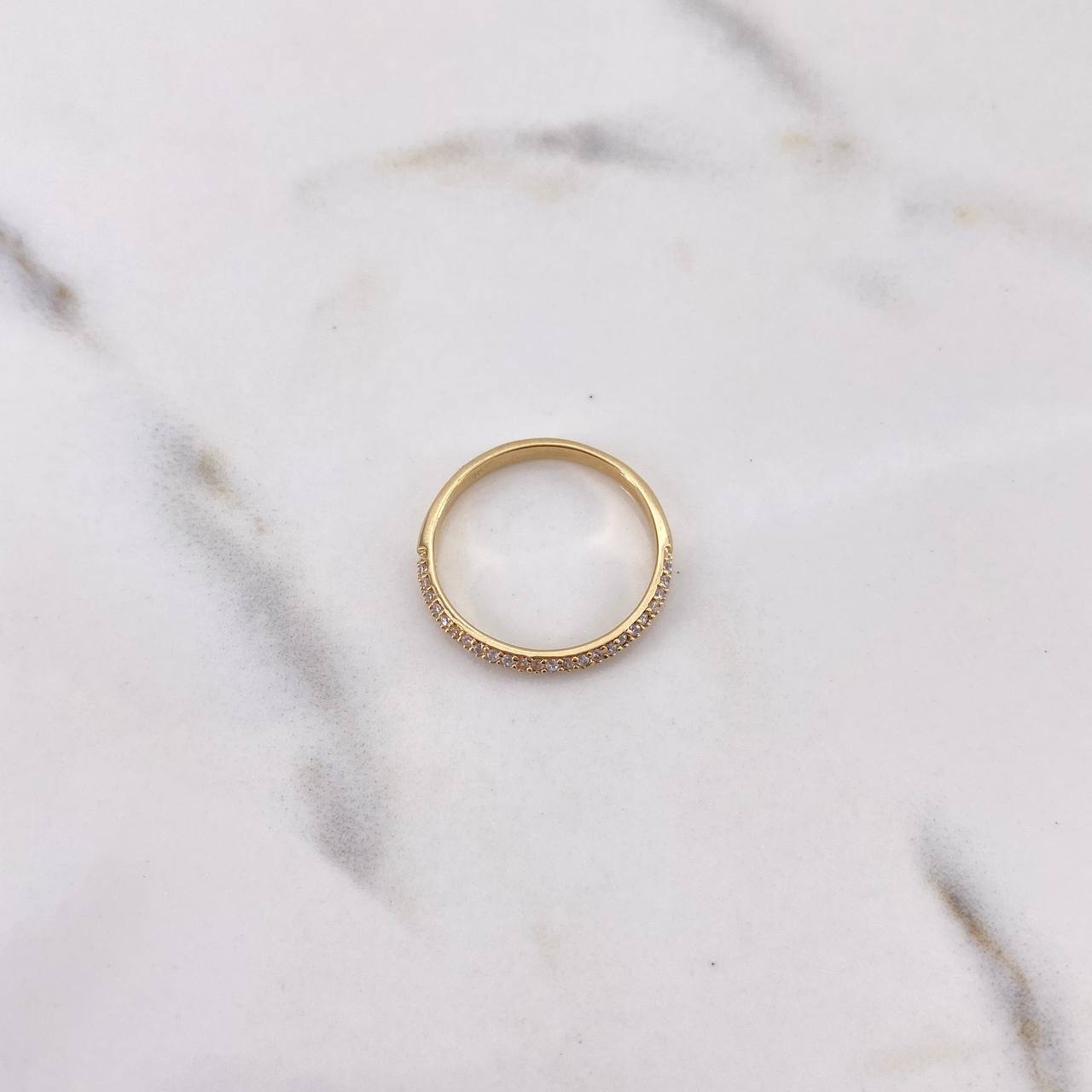 Anillo Churumbela 2.15gr / T7 1/4 / Circones Blancos Oro Amarillo 18K $