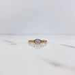 Anillo Solitario Churumbela 2.05gr / T6 1/4 / Circones Blancos Oro Amarillo 18K $