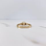 Anillo Solitario Churumbela 2.05gr / T6 1/4 / Circones Blancos Oro Amarillo 18K $