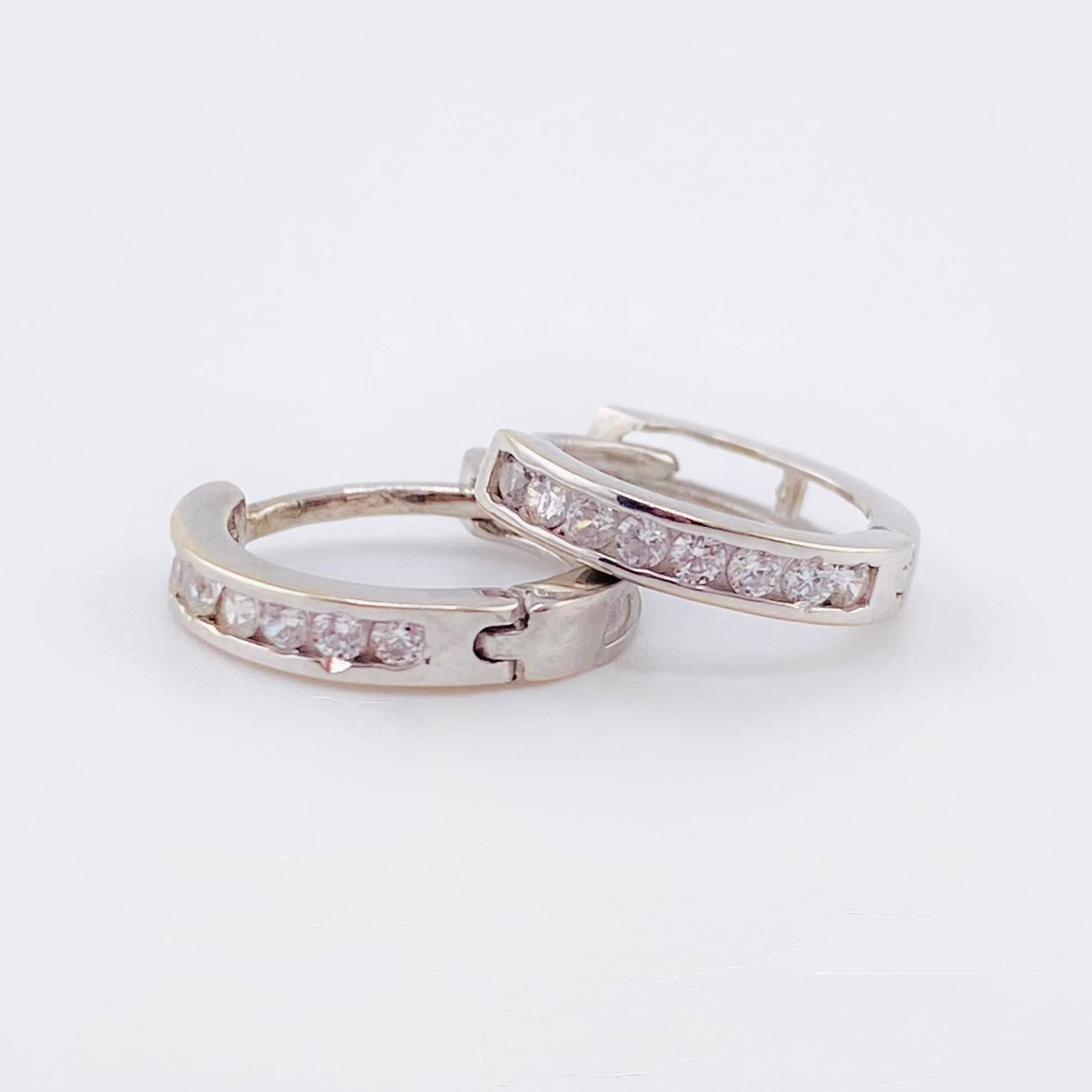 Candongas Carril 1.9gr / 1.2cm / Oro Blanco 18K ©