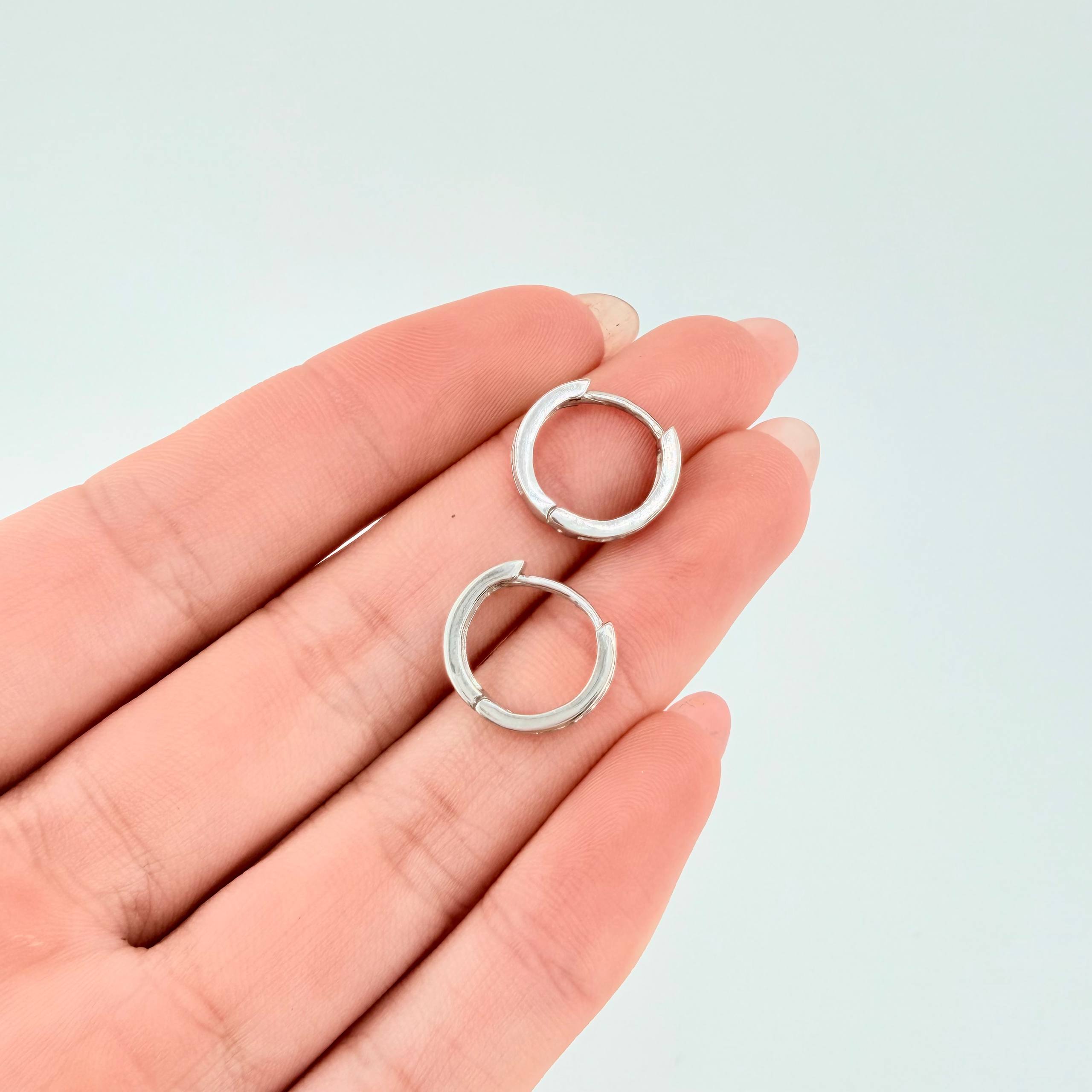 Candongas Carril 1.9gr / 1.2cm / Oro Blanco 18K ©