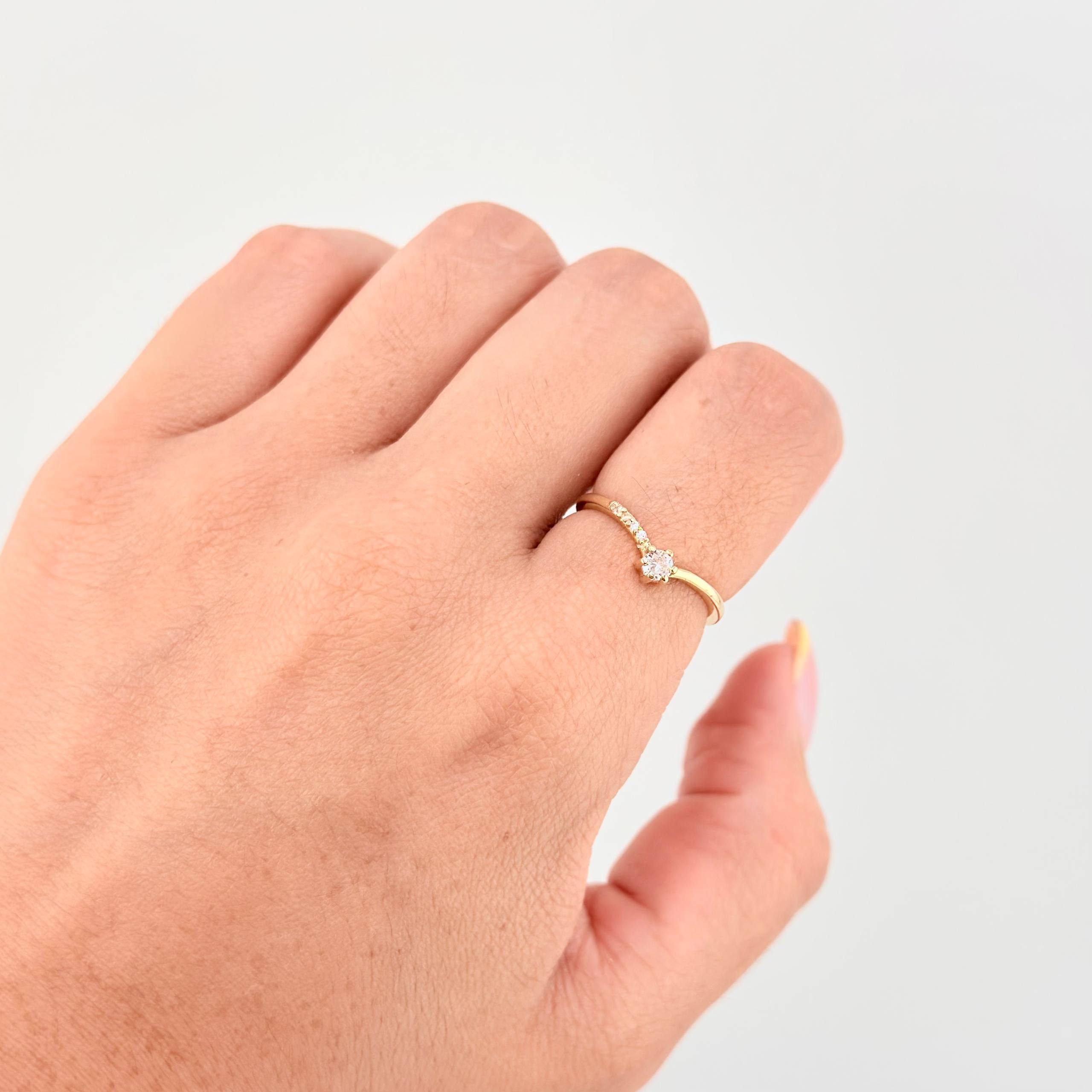 Anillo Solitario Fugaz 1.75gr / T5 1/2 / Oro Amarillo 18K