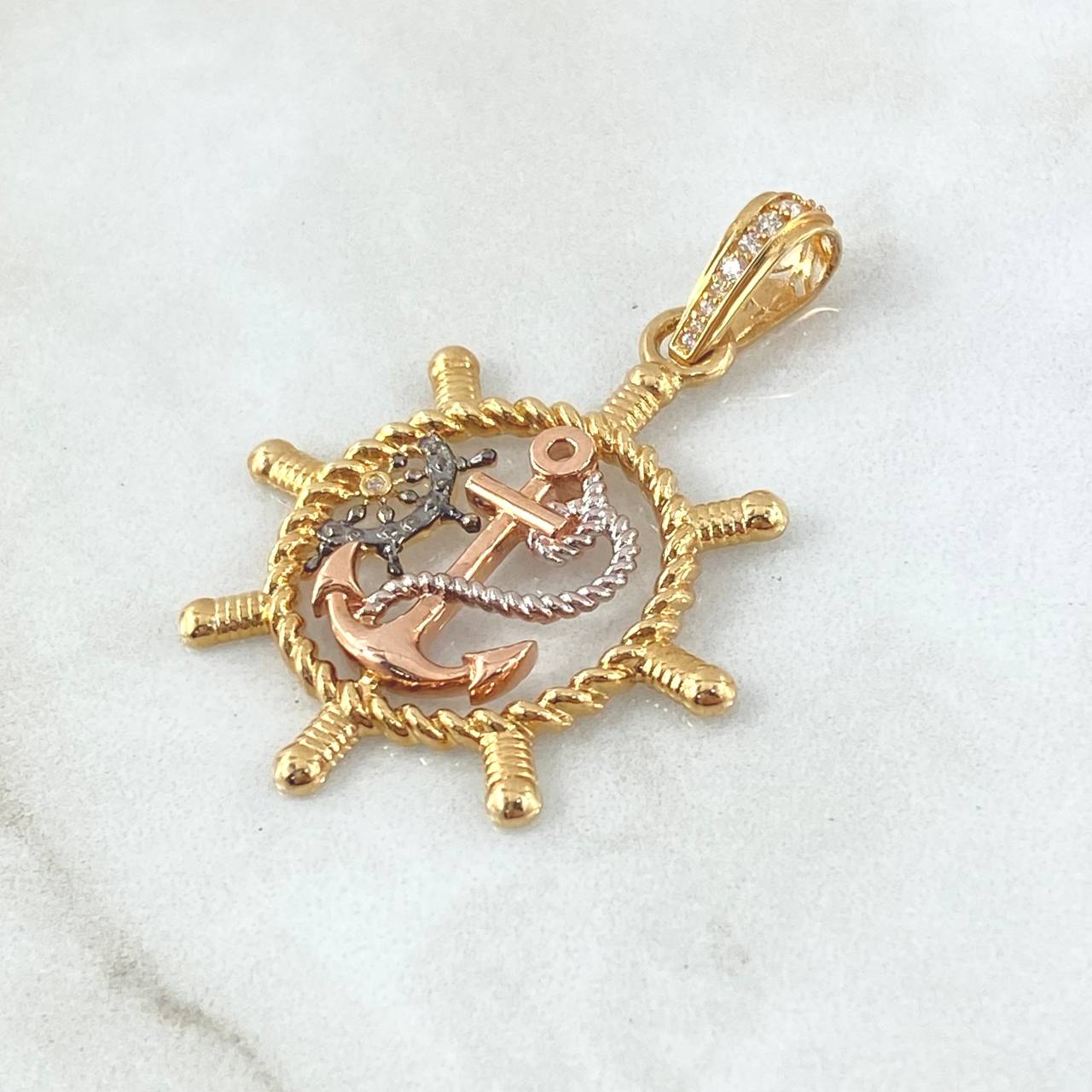 Dije Nautico Ancla 6.4gr / 4.2cm / Silueta Circones Blancos Tres Oros 18K ©