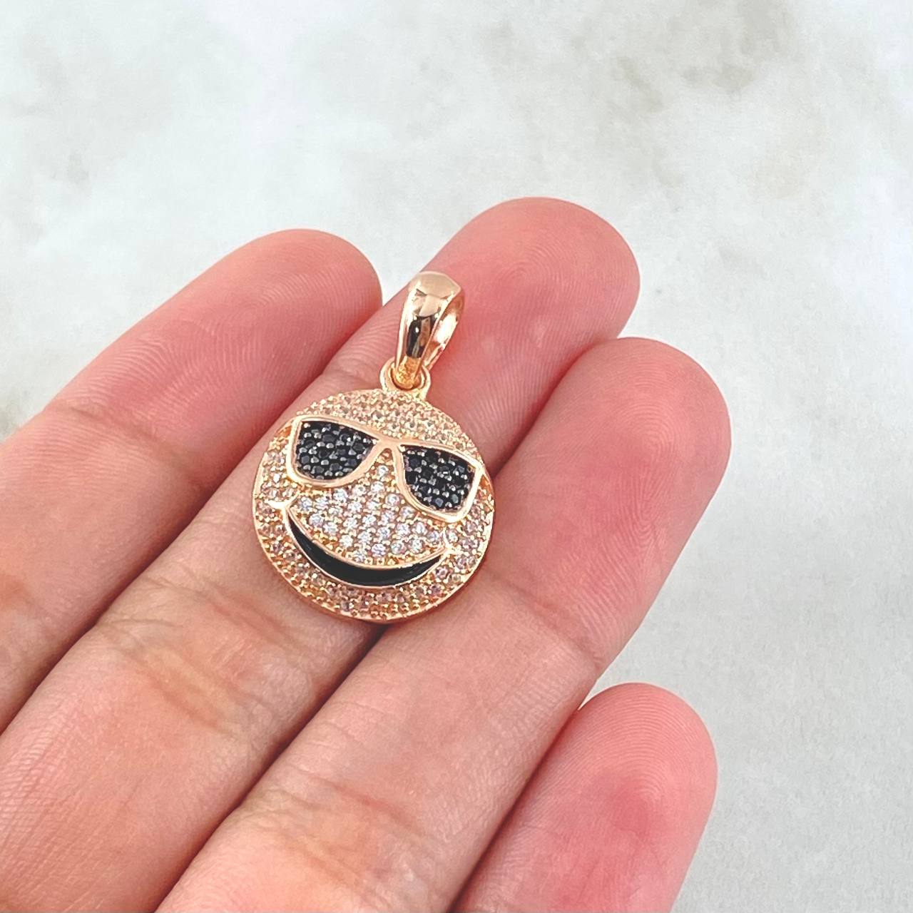 Dije Emoji Con Gafas 3.7gr / 3cm / Circones Blancos Negros Oro Rosa 18K ©