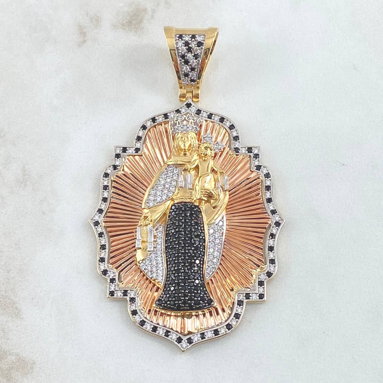 Dije Virgen Del Carmen 23.05gr / 8cm / Circones Blancos Negros Tres Oros 18K ©