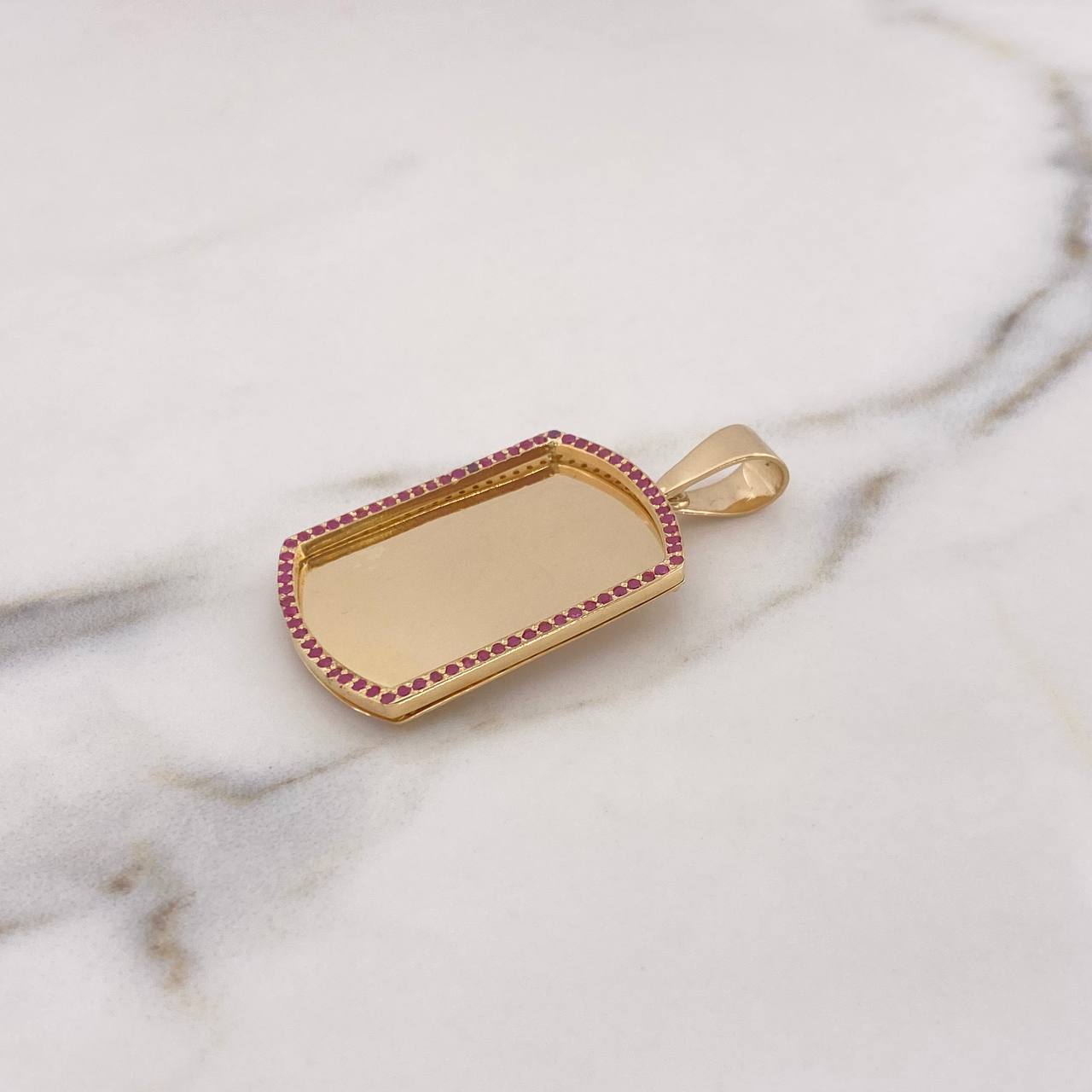 Dije Placa Rectangular 10.35gr / 4.6cm - 3.4cm*2.4cm / Circones Fucsias Oro Amarillo 18K $
