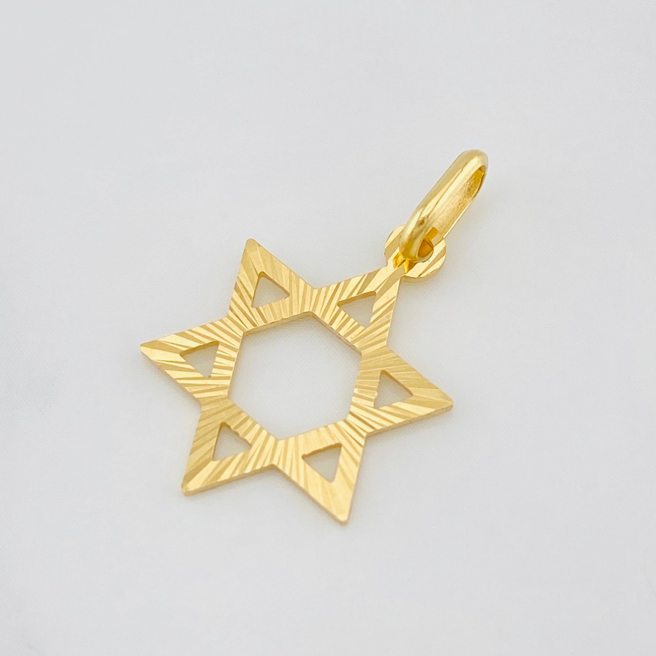 Dije Estrella de david 0.75g / 2.4cm Oro Amarillo 18K