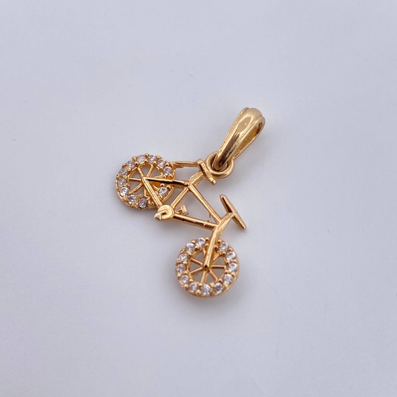 Dije Bicicleta 1gr / 1.8cm / Circones Blancos Oro Amarillo 18K &