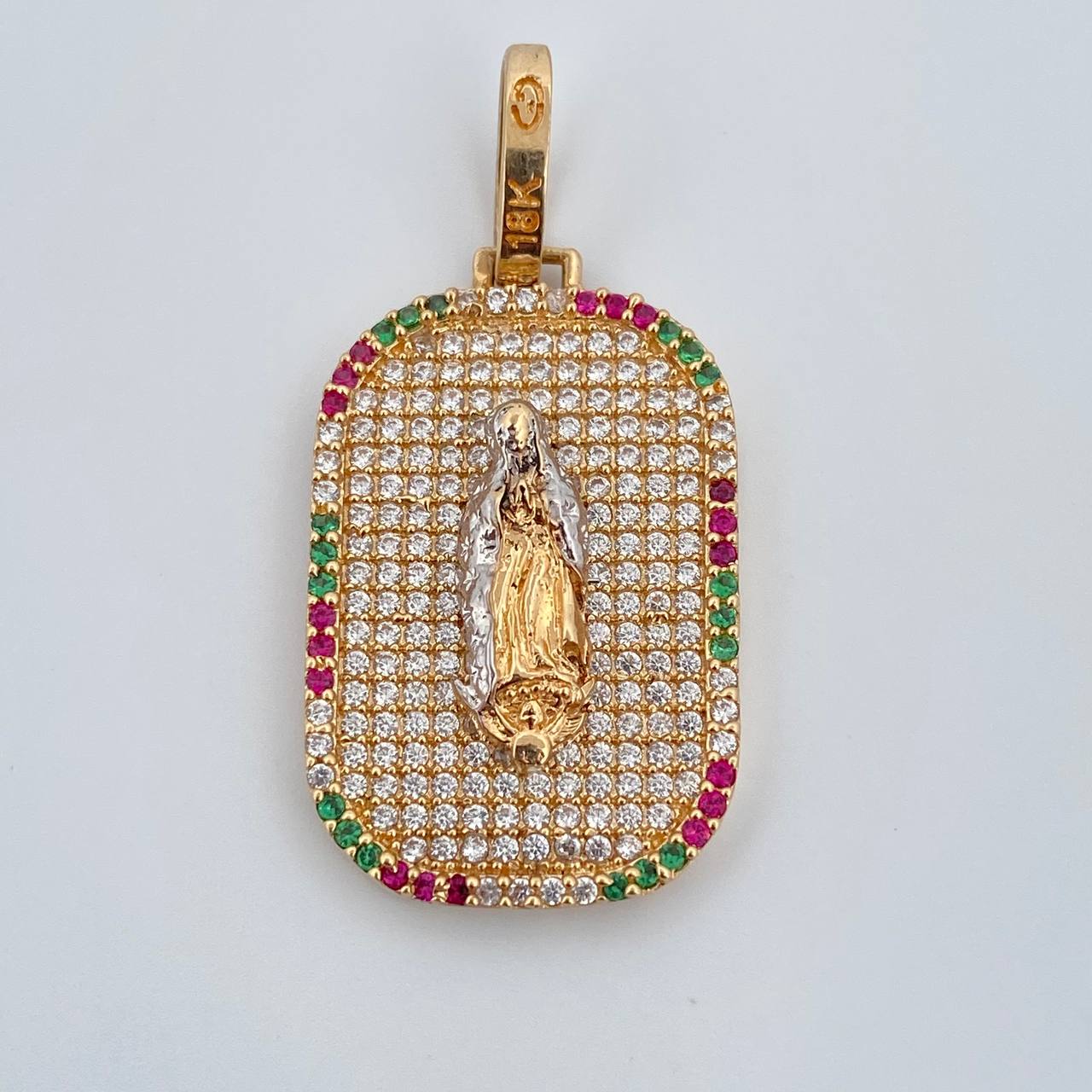 Dije Placa Virgen Guadalupe 5.3gr / 3.4cm / Circones Verdes Blancos Fucsias Oro Amarillo 18K $