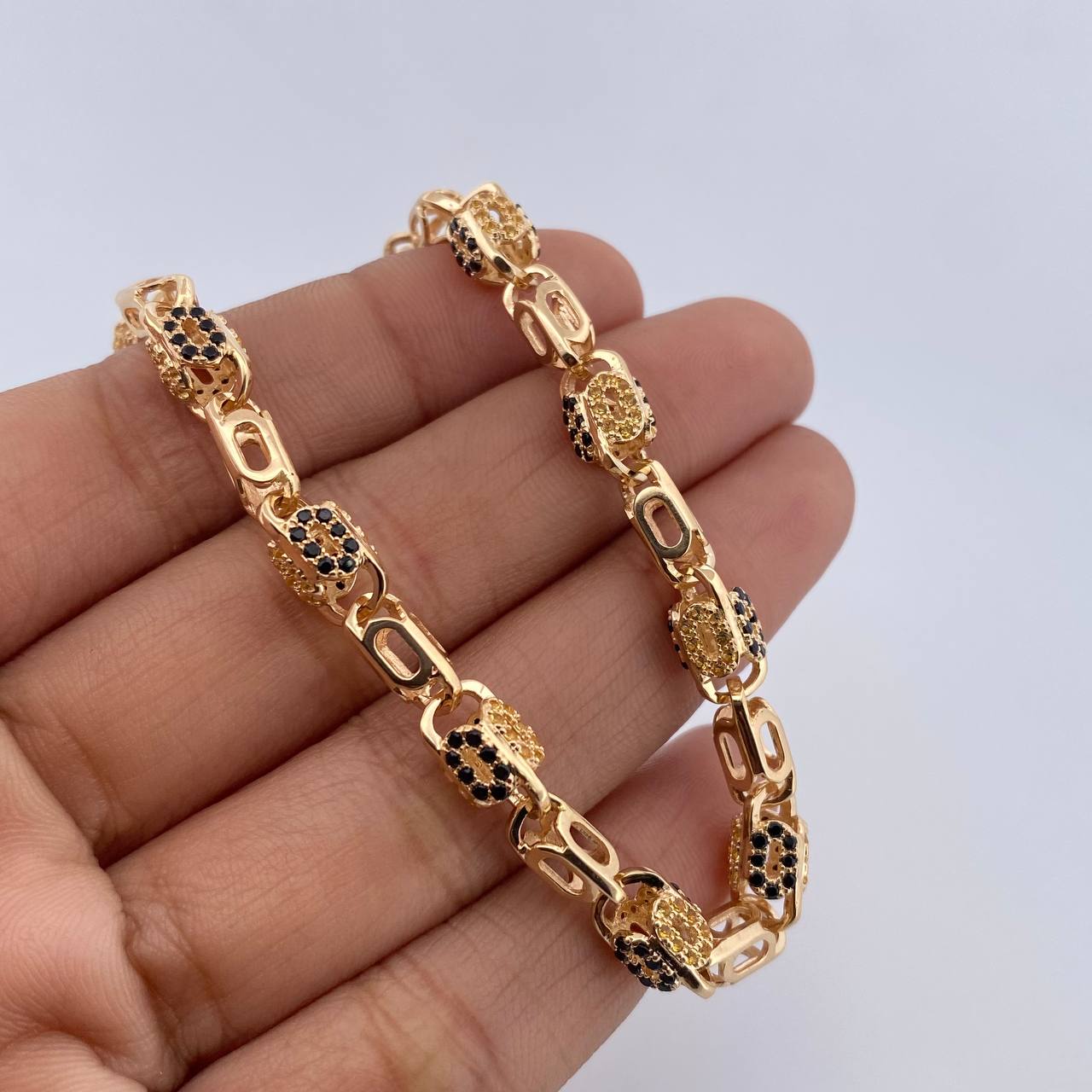 Cadena Rustica Ovalos 53.3gr / 62.9cm / 5.5mm Circones Amarillos Negros Oro Amarillo 18K $