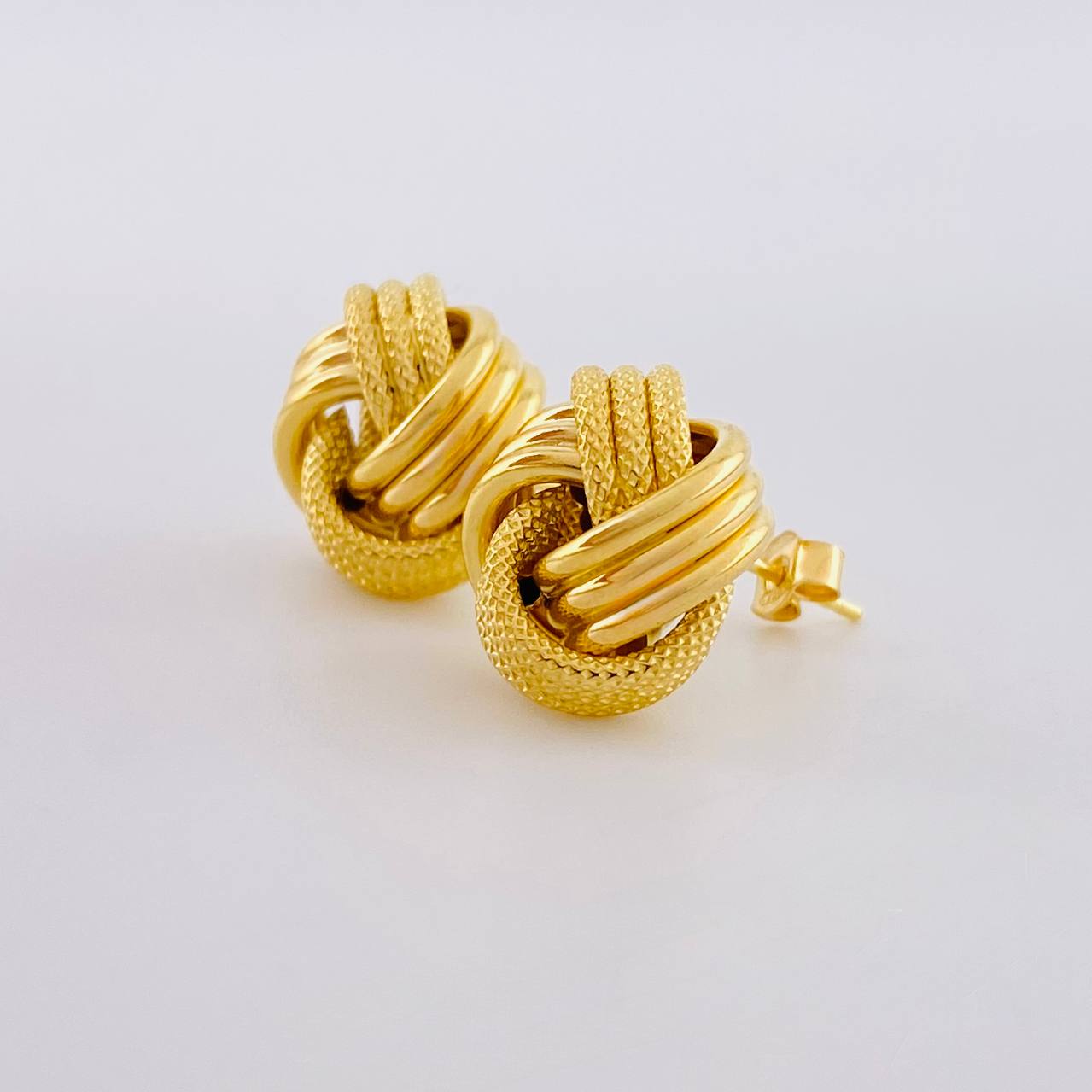 Topos Nudo 1.9g / 13mm Oro Amarillo 18K