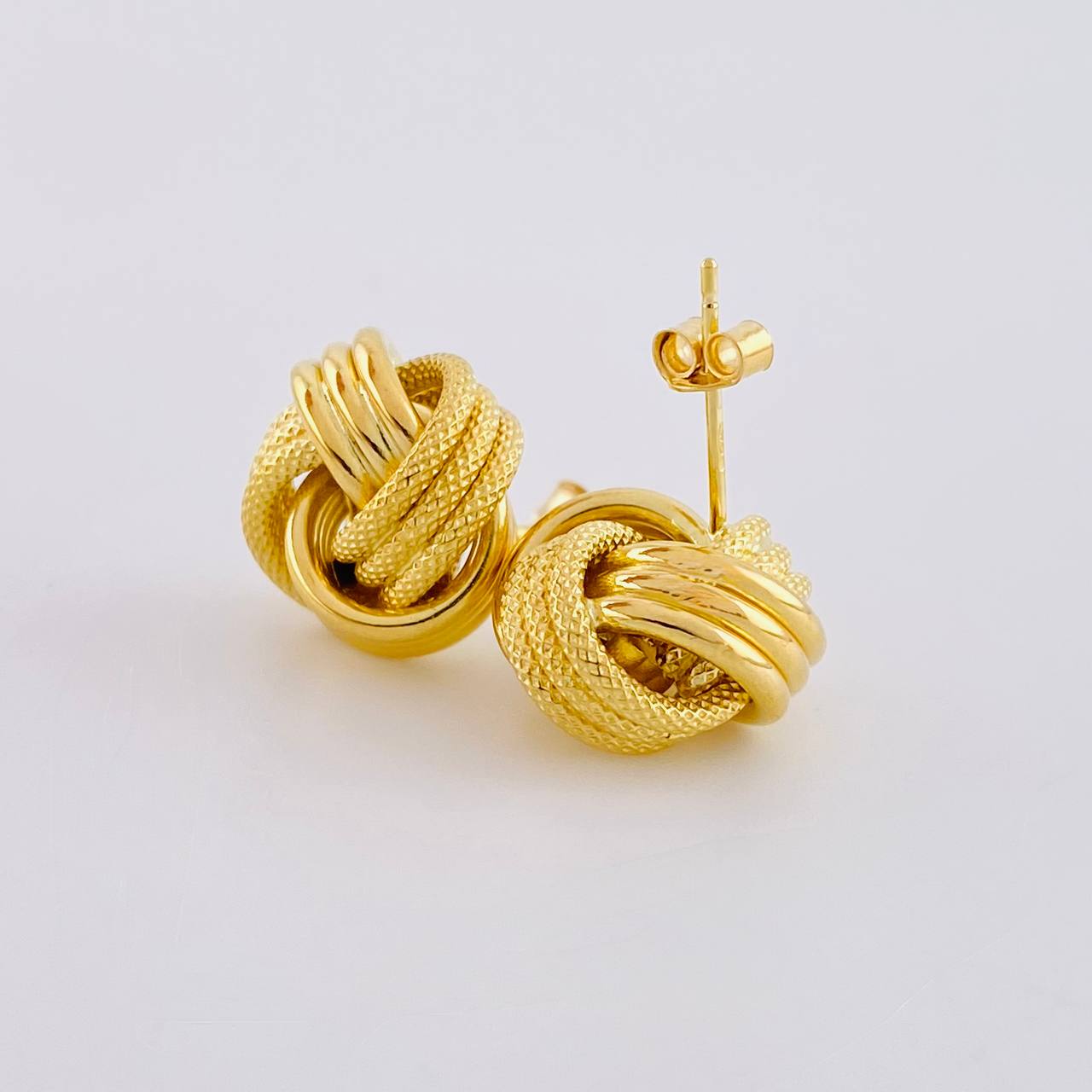 Topos Nudo 1.9g / 13mm Oro Amarillo 18K