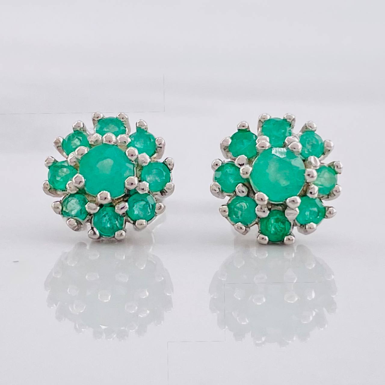 Topos Flor Ocho Petalos Esmeraldas 87pts 2.3g / 9.3mm Plata 950