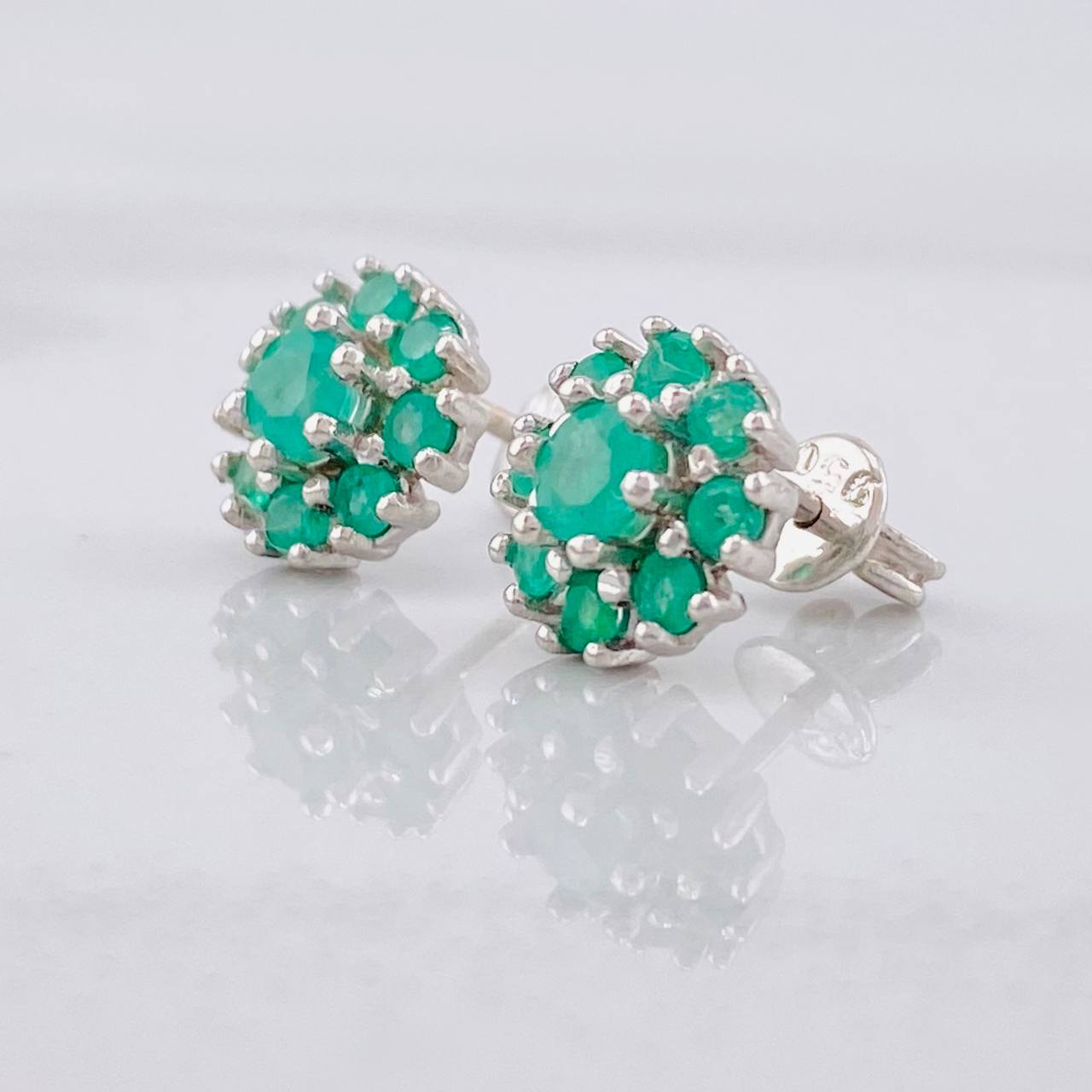 Topos Flor Ocho Petalos Esmeraldas 87pts 2.3g / 9.3mm Plata 950