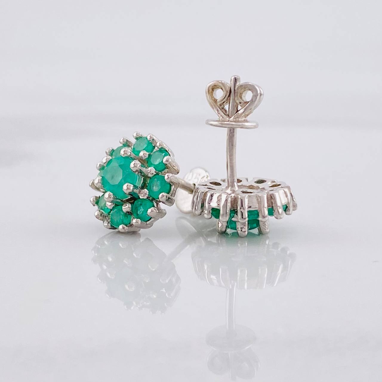 Topos Flor Ocho Petalos Esmeraldas 87pts 2.3g / 9.3mm Plata 950