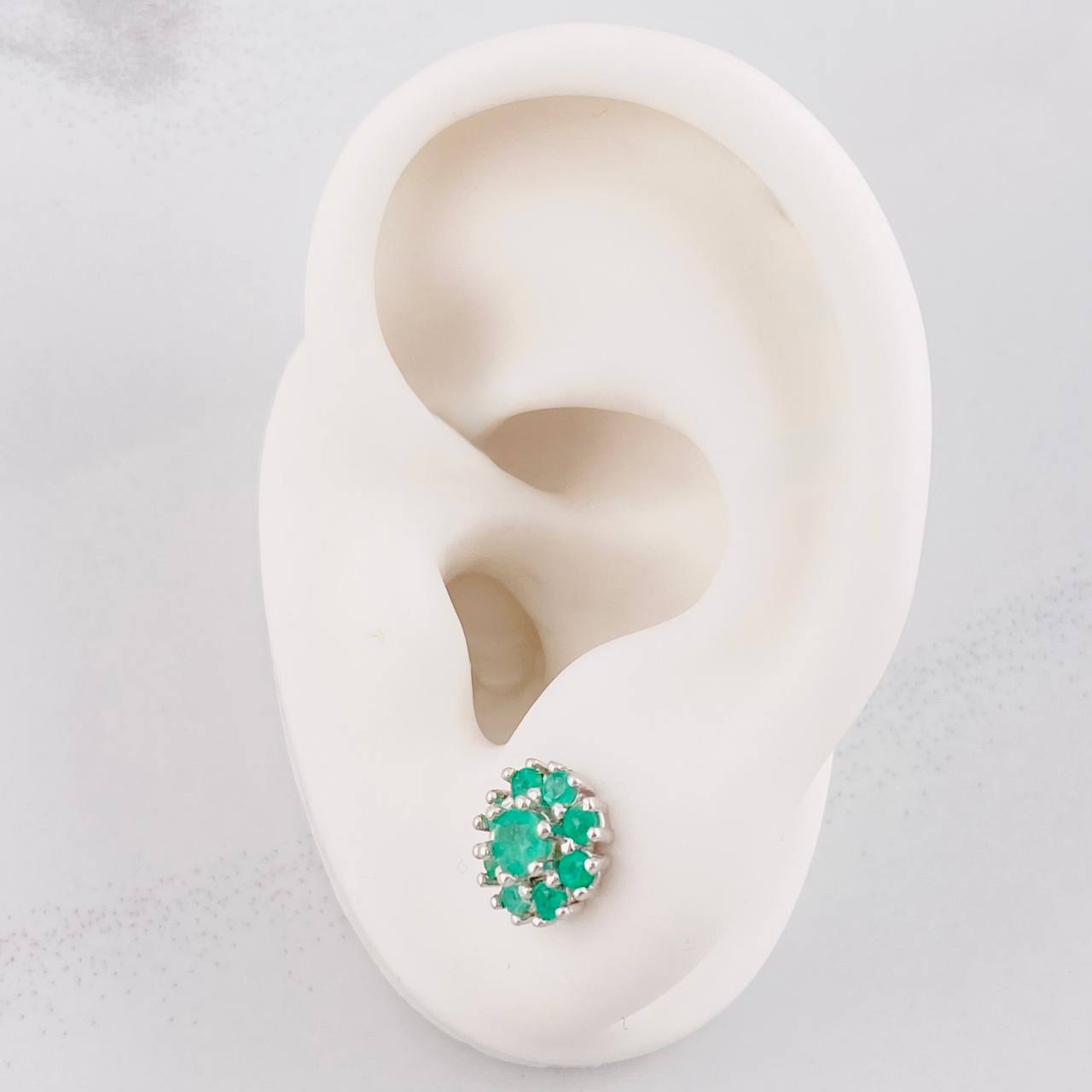 Topos Flor Ocho Petalos Esmeraldas 87pts 2.3g / 9.3mm Plata 950