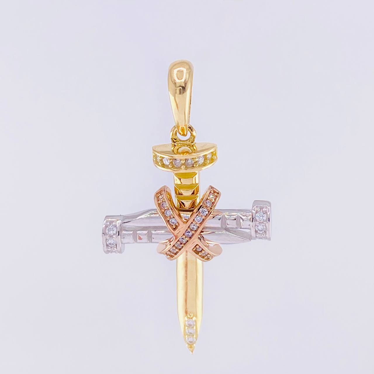 Dije Cruz Clavo 4.65g / 4cm Tres Oros 18K