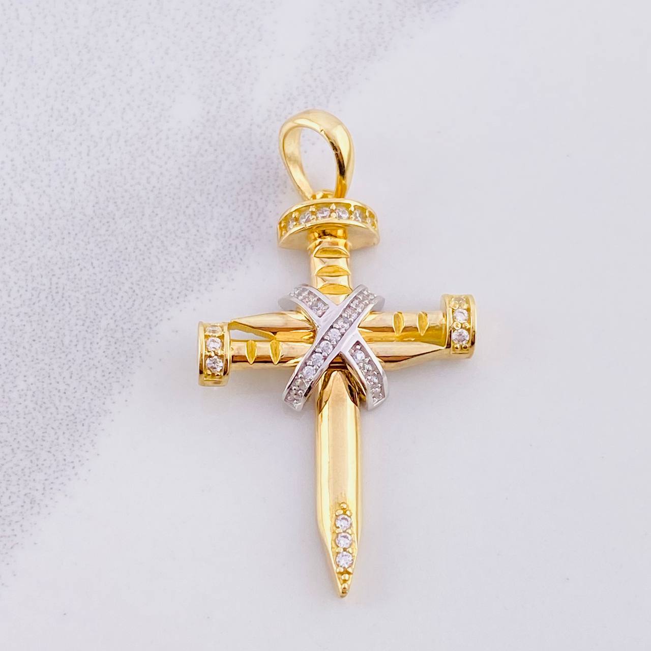 Dije Cruz Clavo Penitencia 4.75g / 4cm Dos Oros Amarillo Blanco 18K