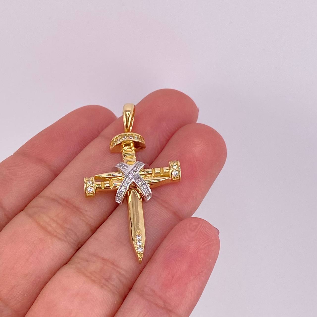 Dije Cruz Clavo Penitencia 4.75g / 4cm Dos Oros Amarillo Blanco 18K