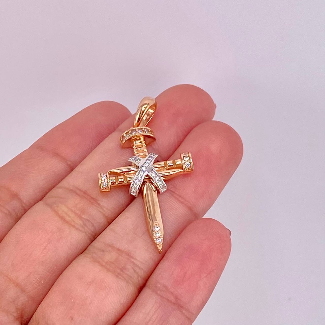 Dije Cruz Clavo Penitencia 4.8g / 4cm Dos Oros Blanco Rosa 18K
