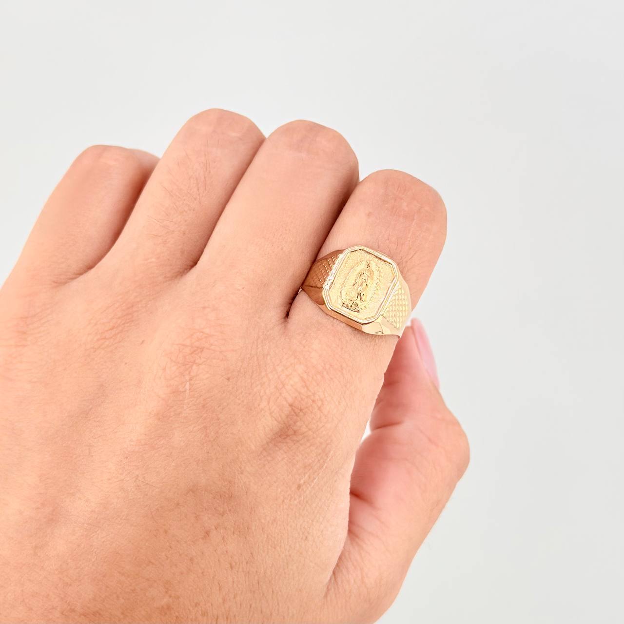 Anillo Virgen de Guadalupe 3.05g / T8 Oro Amarillo 18K