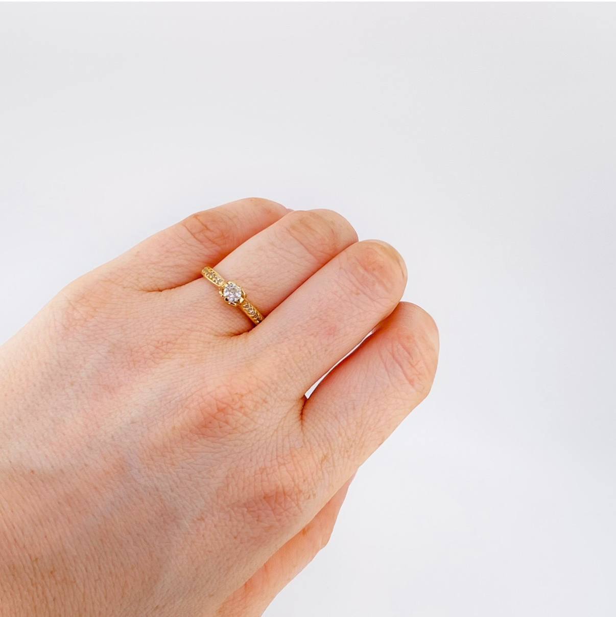 Anillo Solitario Churumbela 2.9 g / T6 3/4 Oro Amarillo 18K