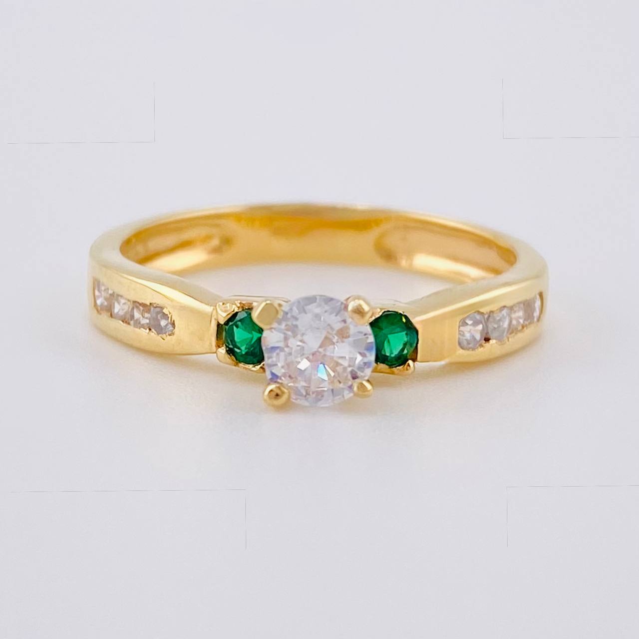 Anillo Solitario Cuatro Garras 3.35 g / T7 1/2 Oro Amarillo 18K