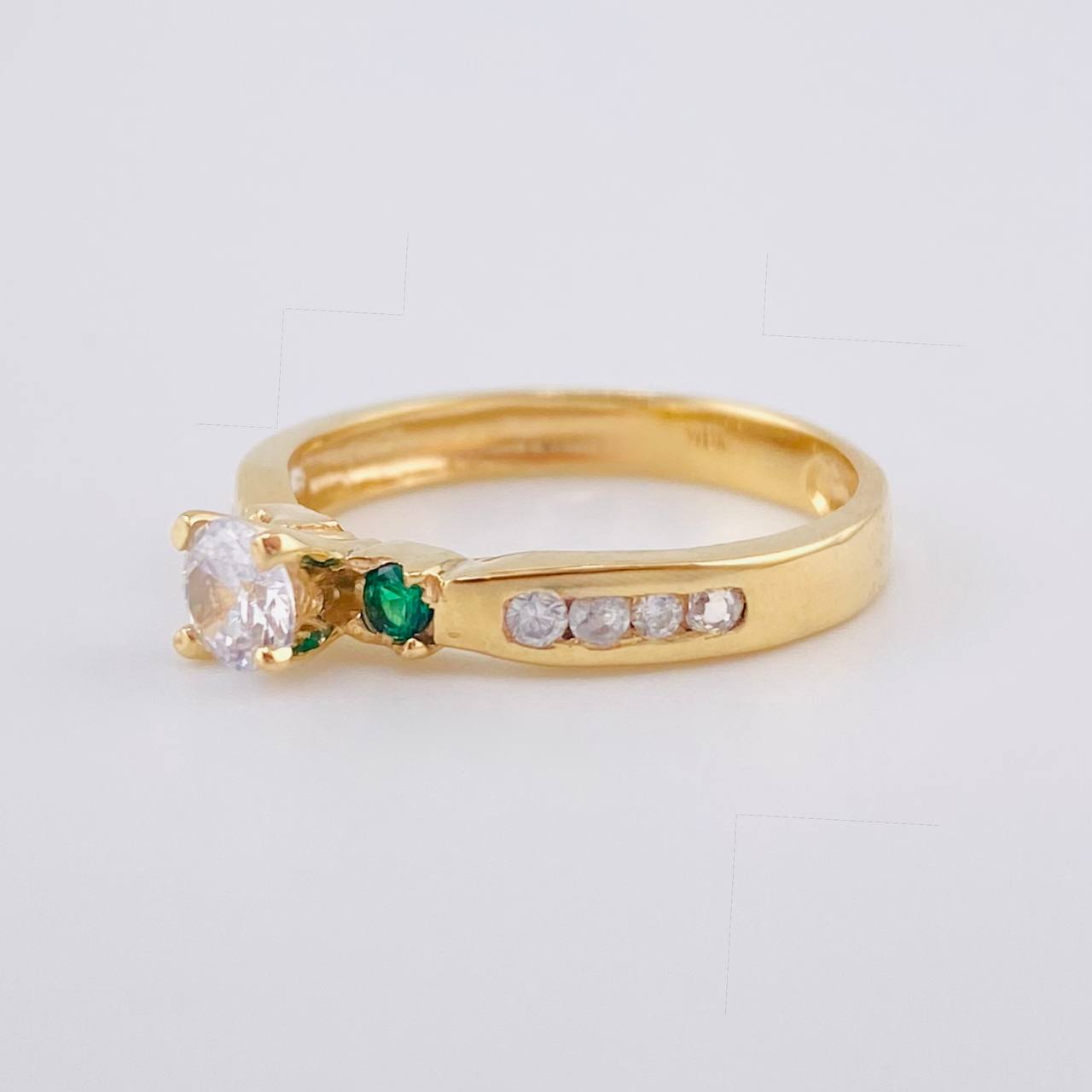 Anillo Solitario Cuatro Garras 3.35 g / T7 1/2 Oro Amarillo 18K