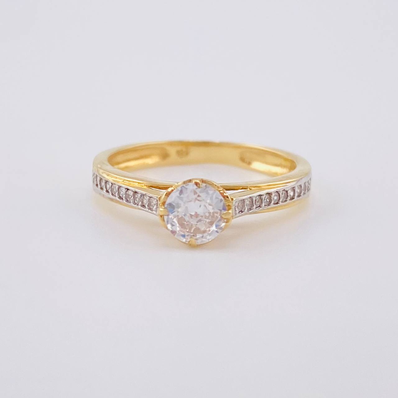 Anillo Solitario Corazón 2.45 g / T7 Oro Amarillo 18K