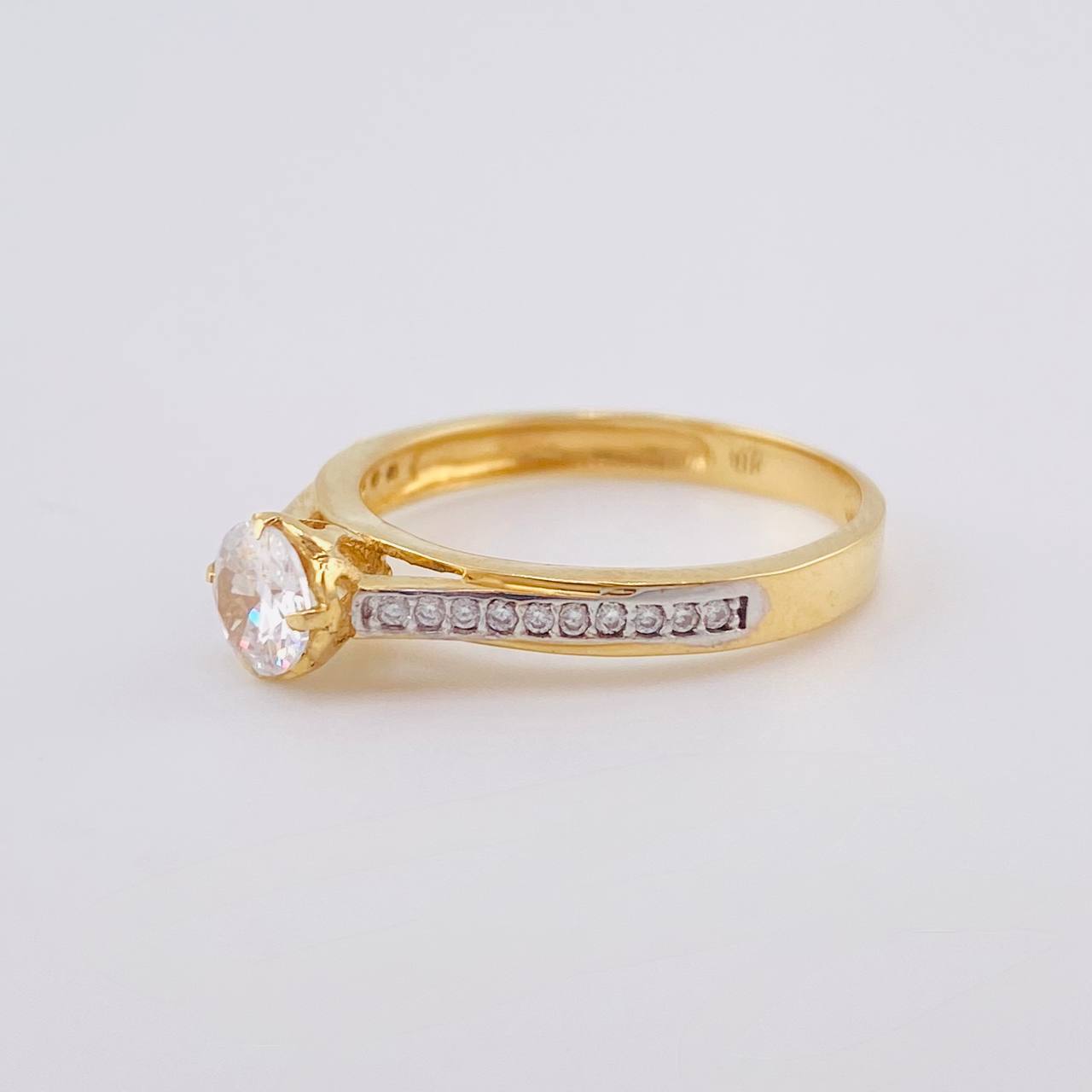 Anillo Solitario Corazón 2.45 g / T7 Oro Amarillo 18K