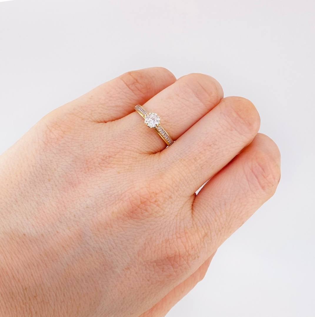 Anillo Solitario Corazón 2.45 g / T7 Oro Amarillo 18K