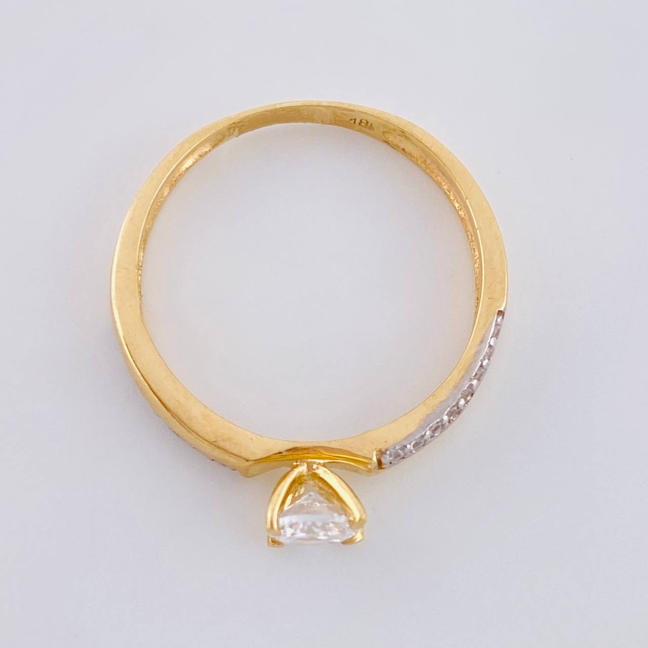 Anillo Solitario Lineas Intercaladas 2.3 g / T6 1/2 Oro Amarillo 18K