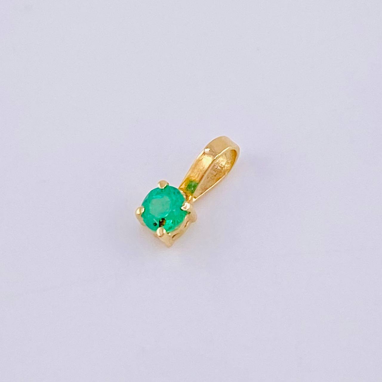 Dije Piedra Esmeralda 8Pts 0.2 g / 0.7 cm Oro Amarillo 18K