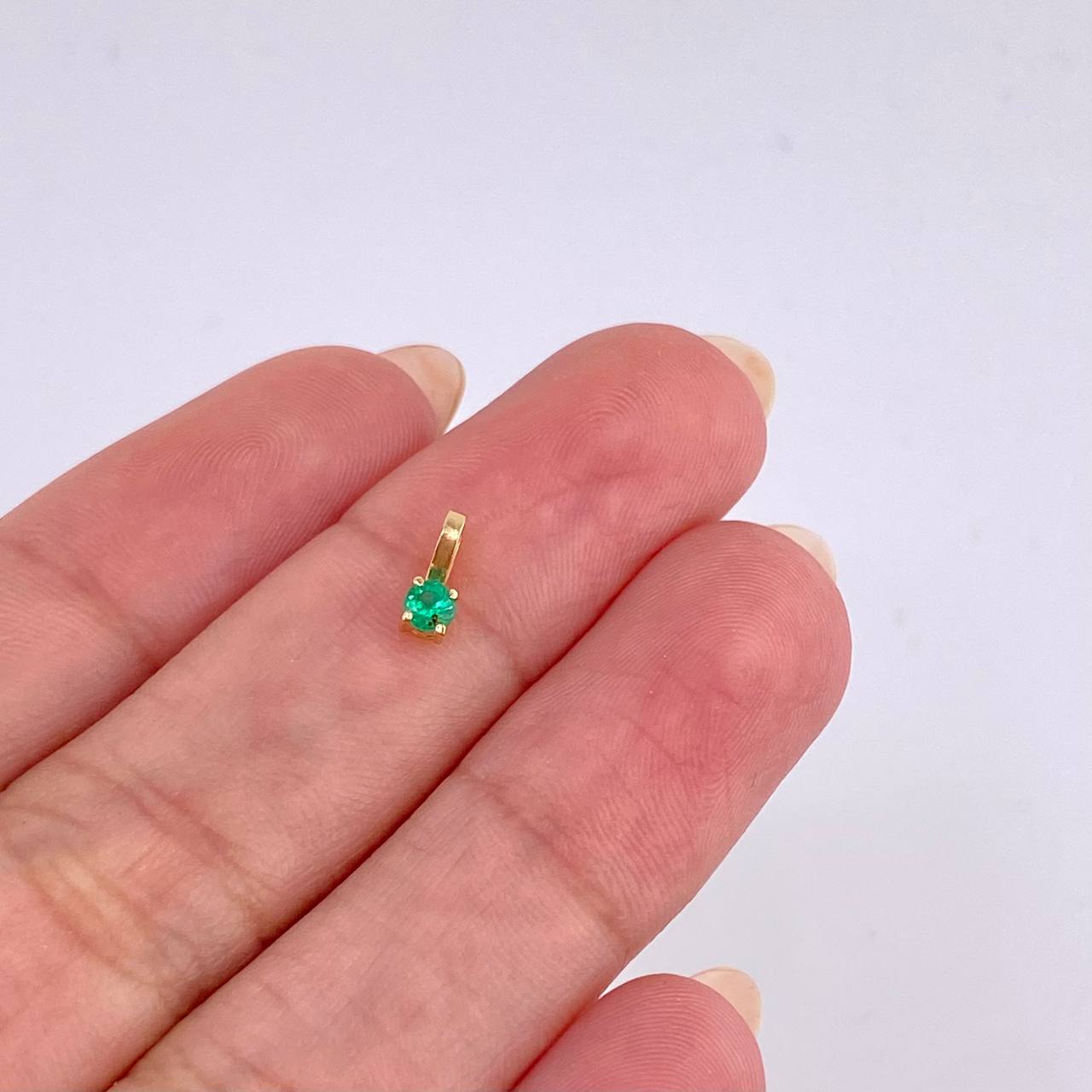 Dije Piedra Esmeralda 8Pts 0.2 g / 0.7 cm Oro Amarillo 18K