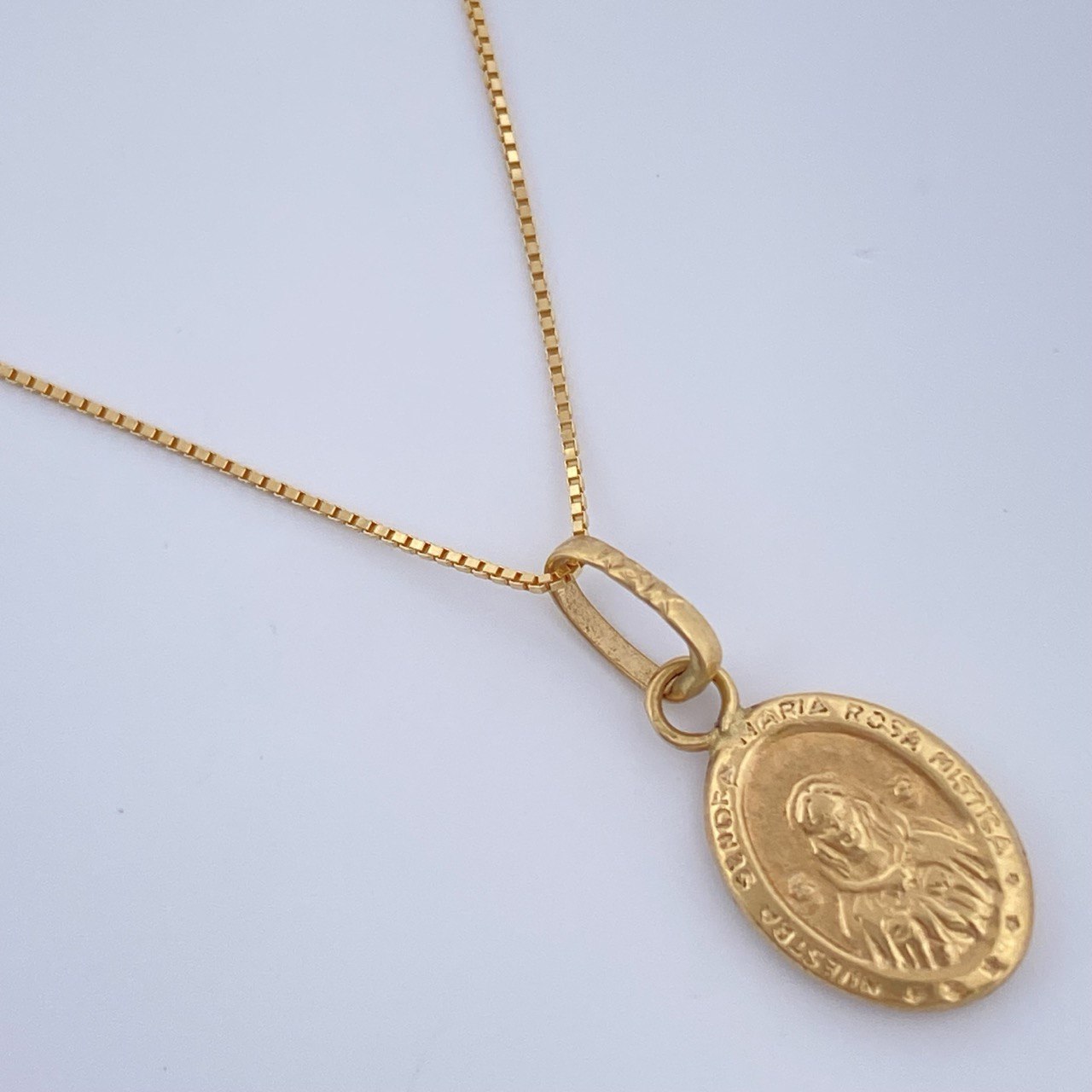 Set Cadena y Dije Veneciana +  Nuestra Señora Maria Rosa Mistica 1,5gr / Oro Amarillo 18K &