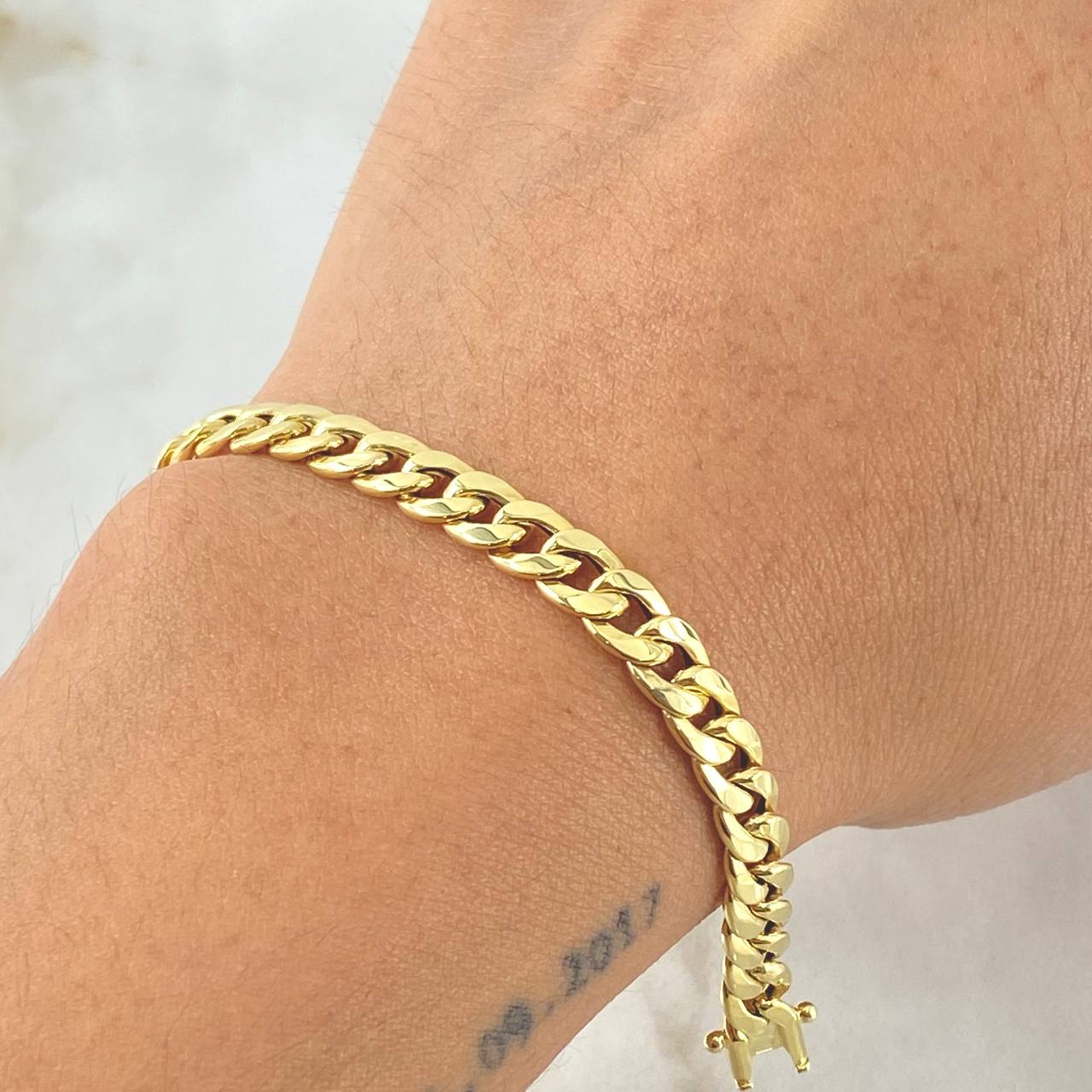 Pulso Cubano 5.25gr / 20cm / +0 Oro 18K