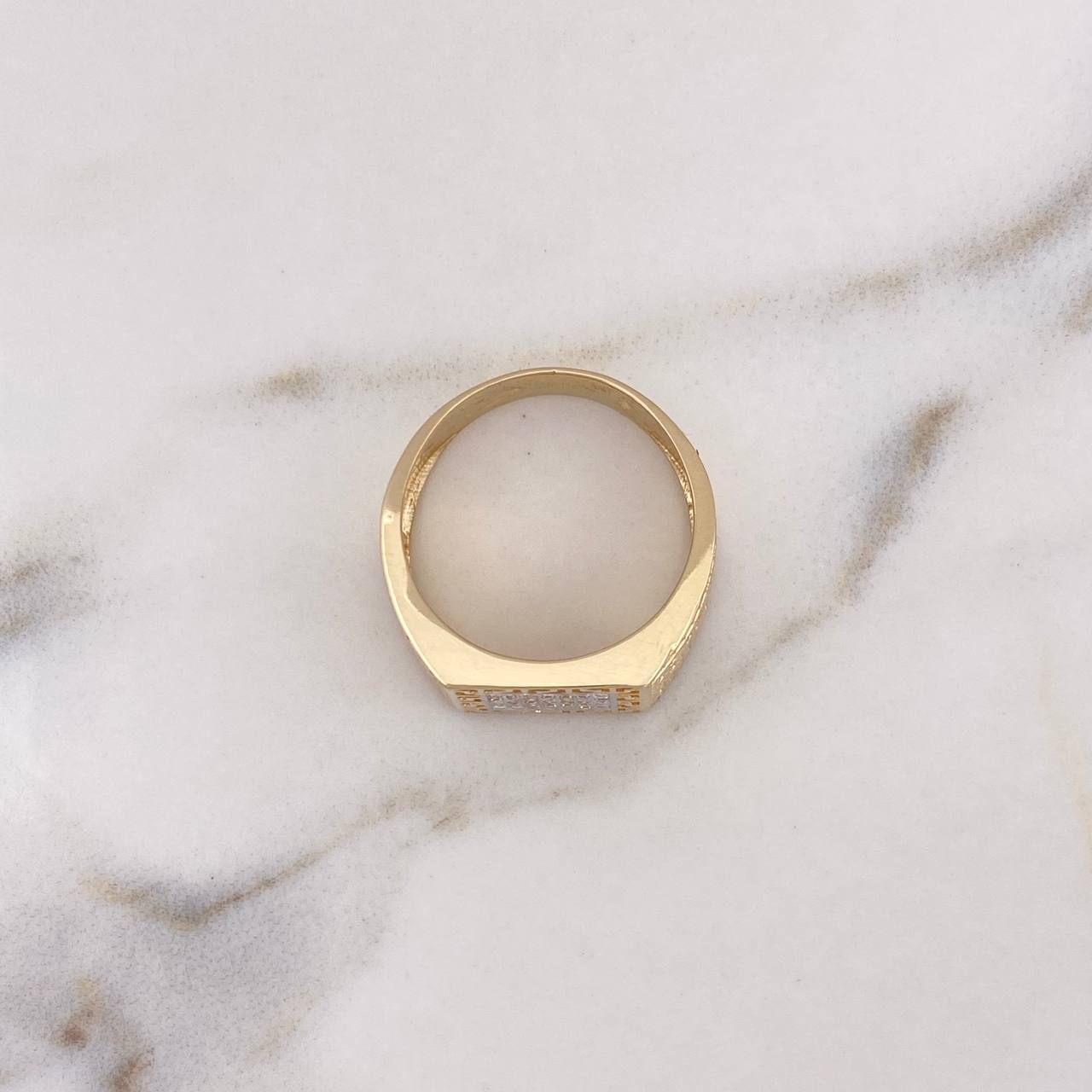 Anillo Cuadrado Tribales 8.8gr / T10 1/2 / Circones Blancos Dos Oros Amarillo Blanco 18K $